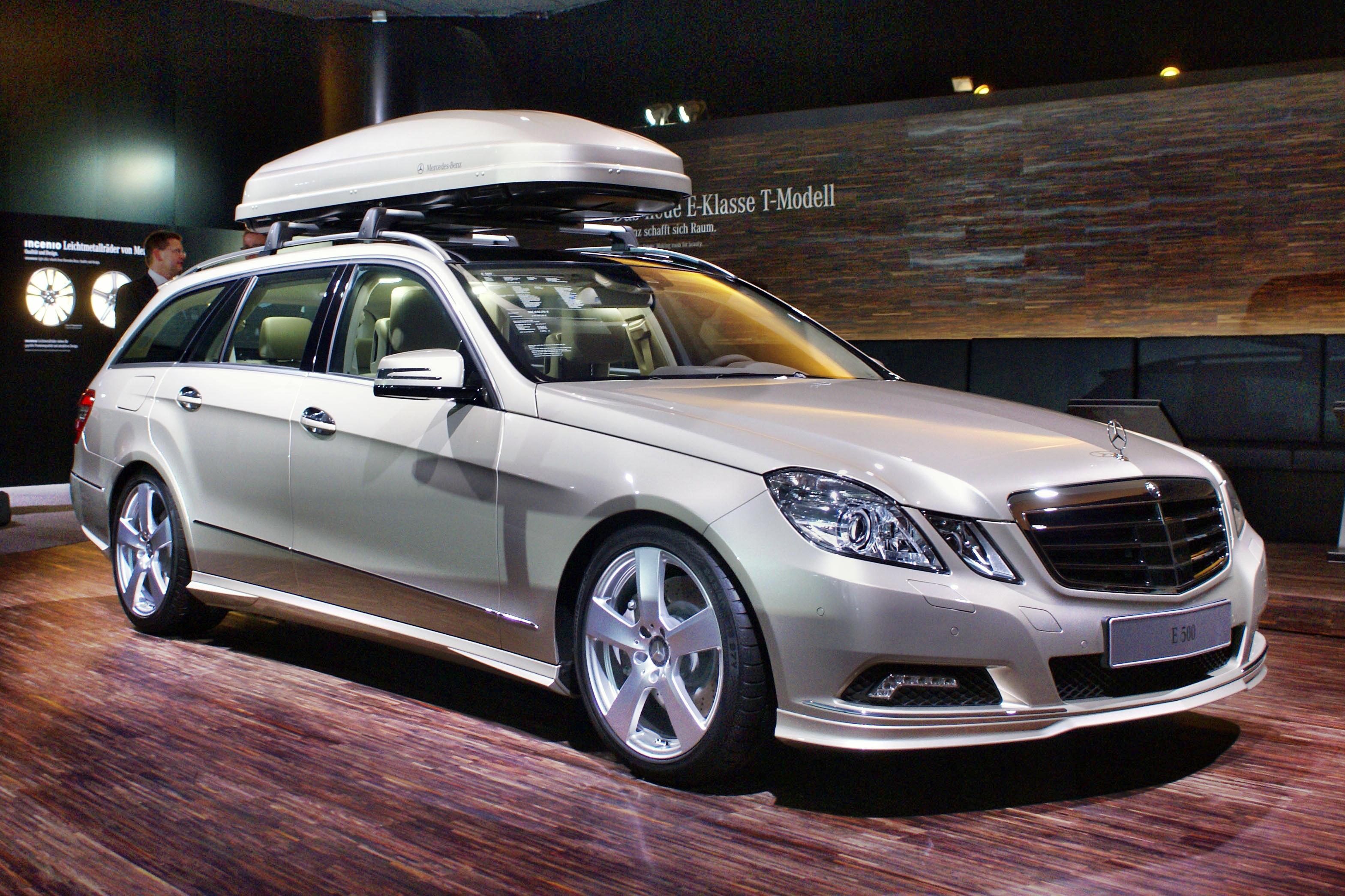 Mercedes-Benz E 500 T with roofbox IAA 2009 