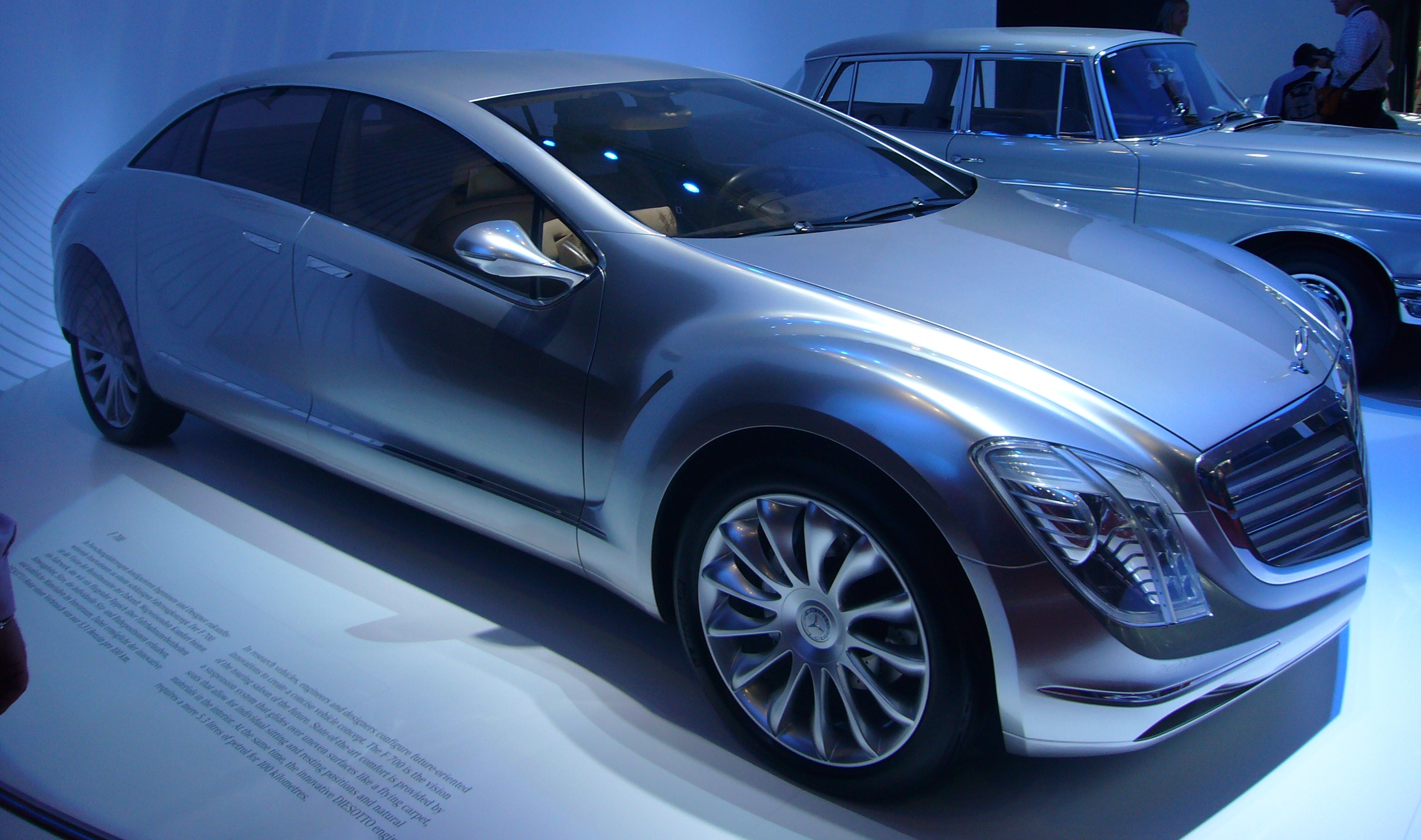 Mercedes-Benz F700 (front quarter)