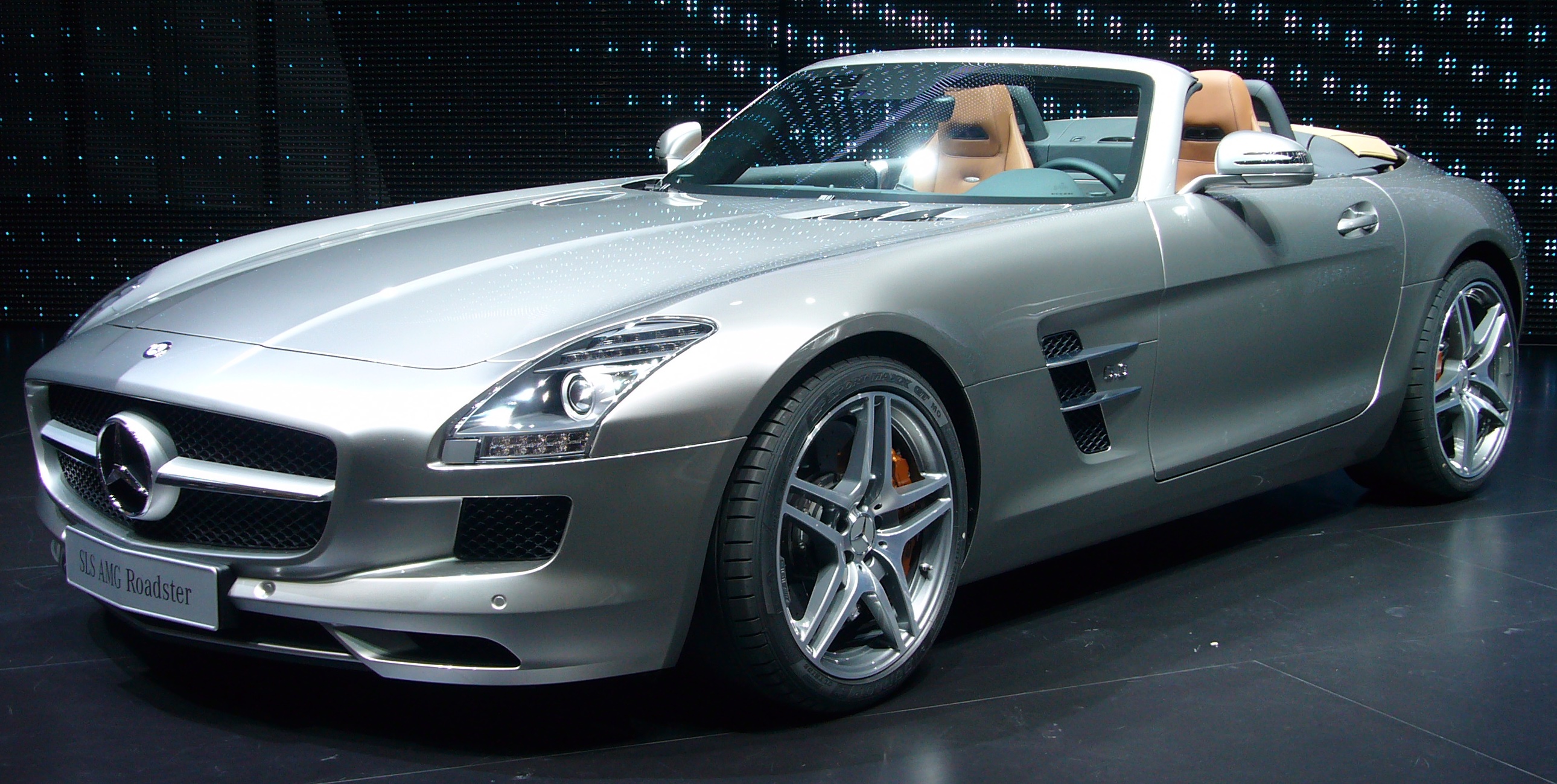 Mercedes-Benz SLS AMG Roadster (front quarter)