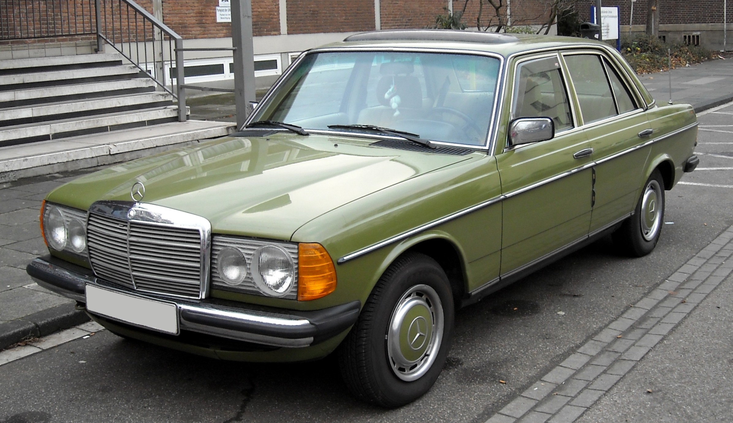 Mercedes-Benz W123 front 20081125