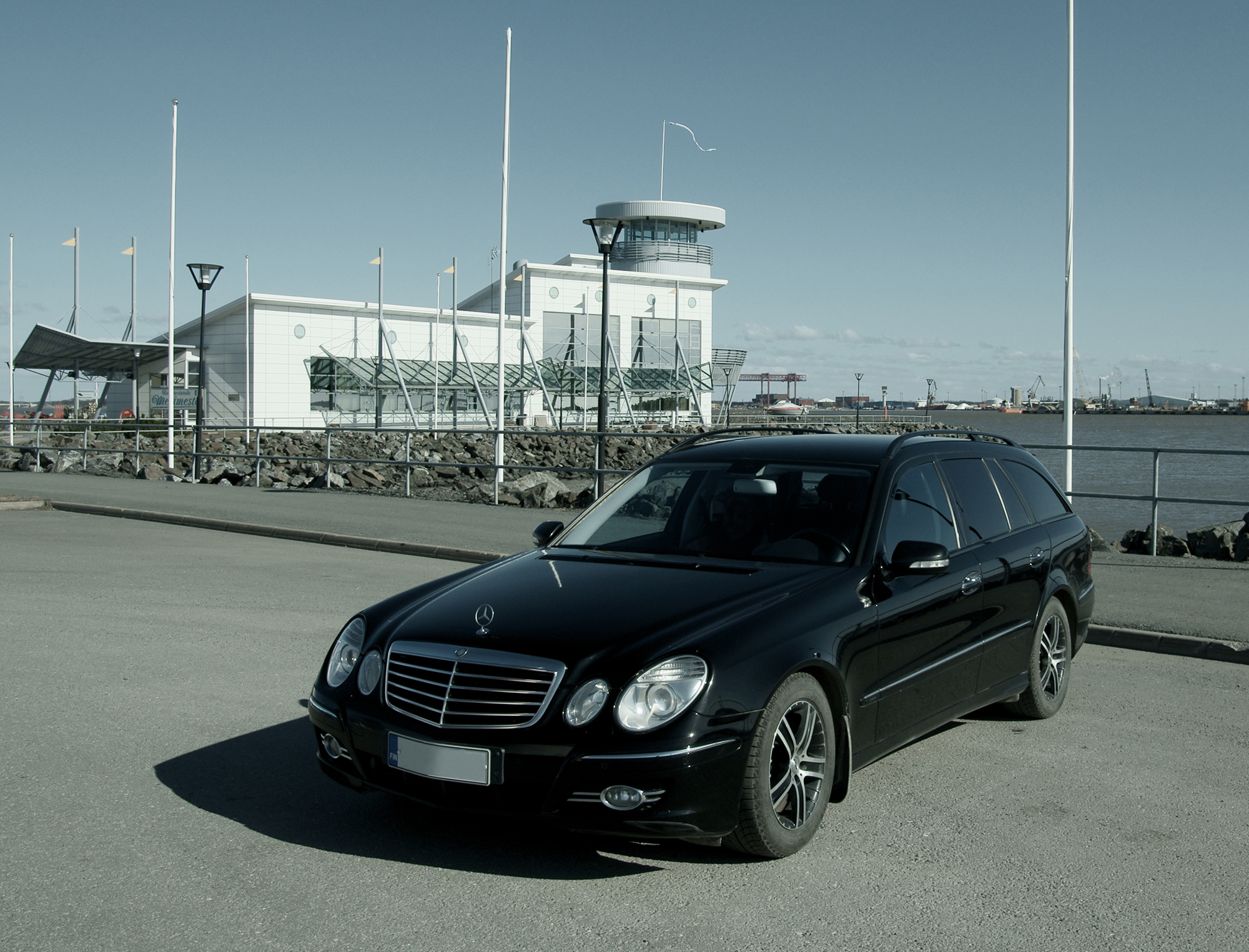 Mercedes-Benz W211