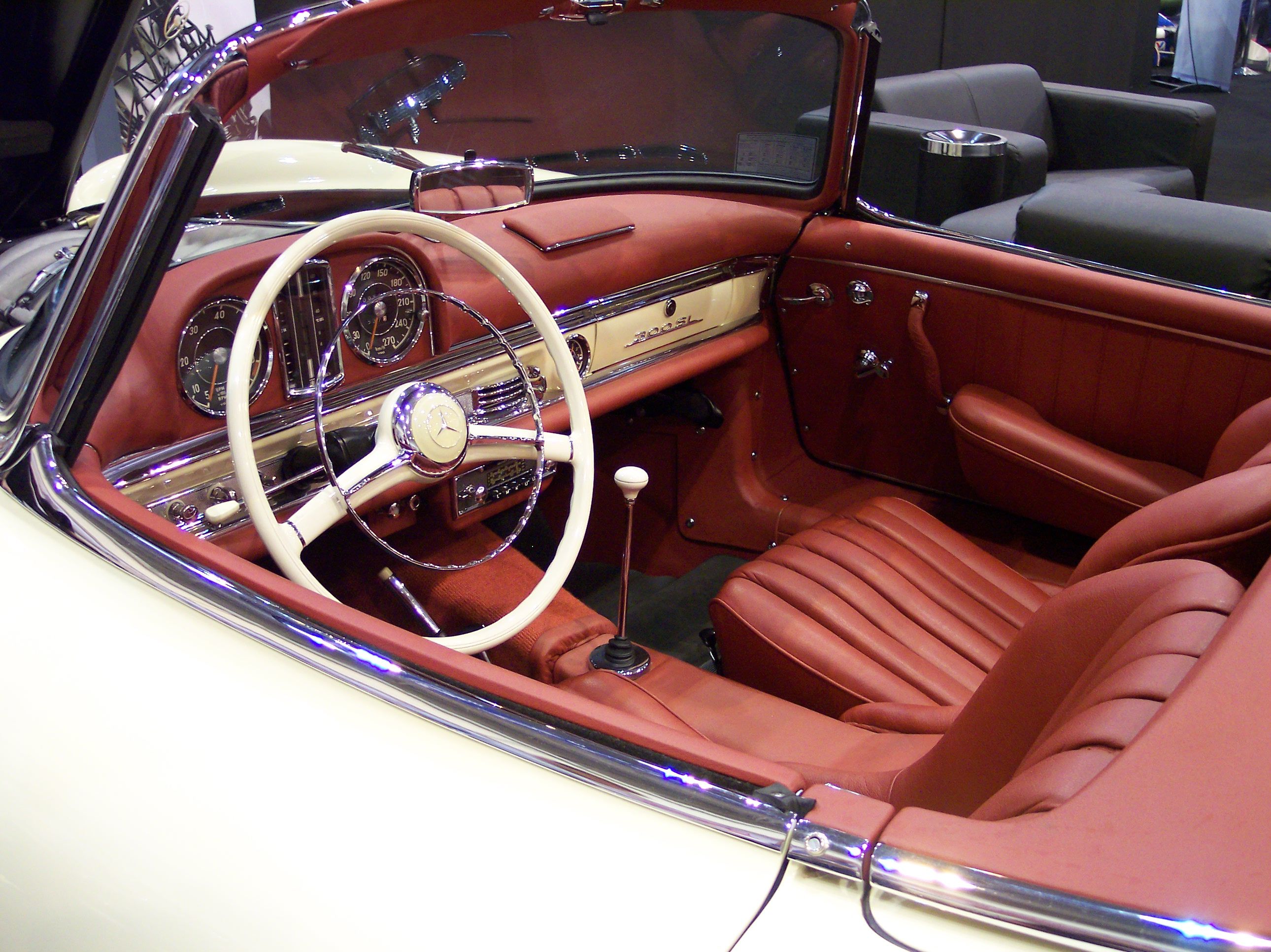 Mercedes 300 SL Cabrio sand Cockpit EMS