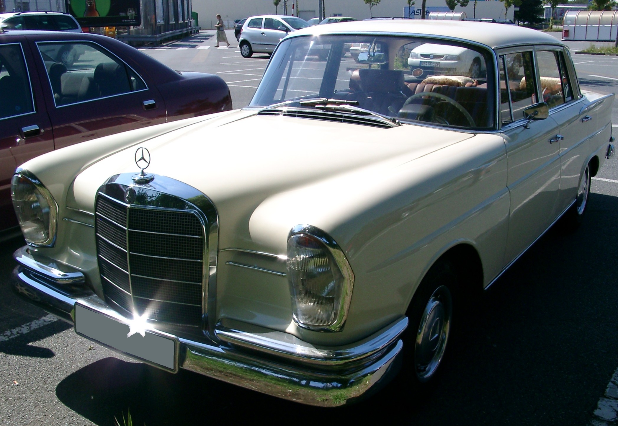 Mercedes Benz W111 front 20070806