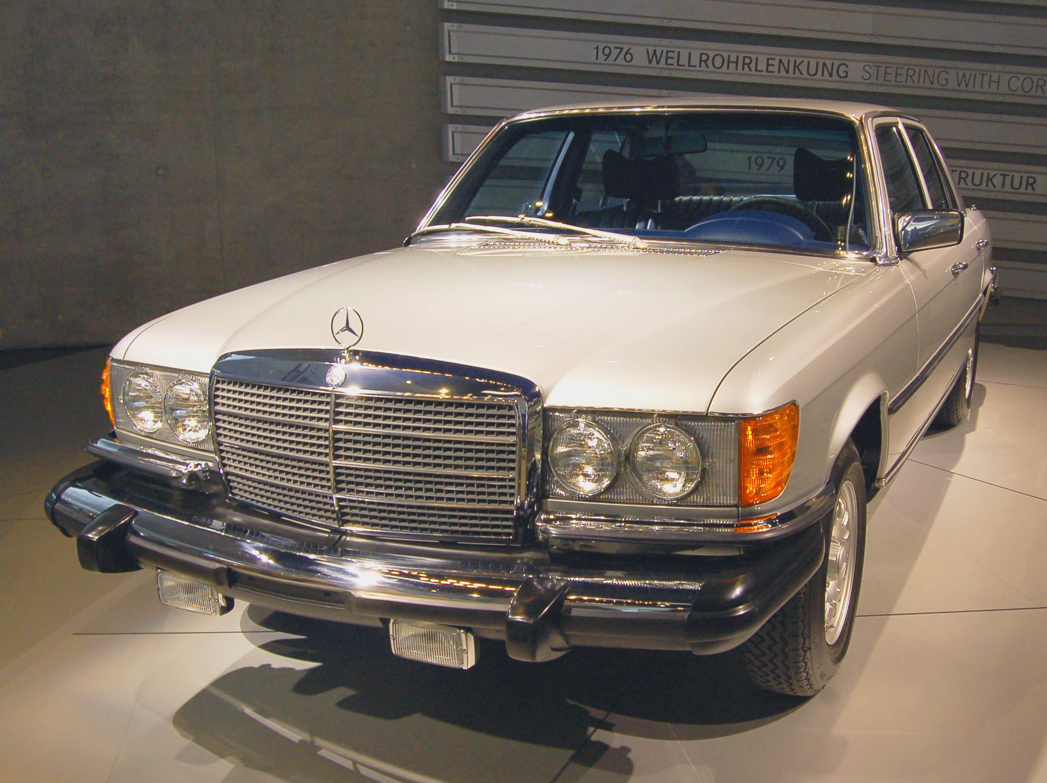 Mercedes Benz W116 (ami version)
