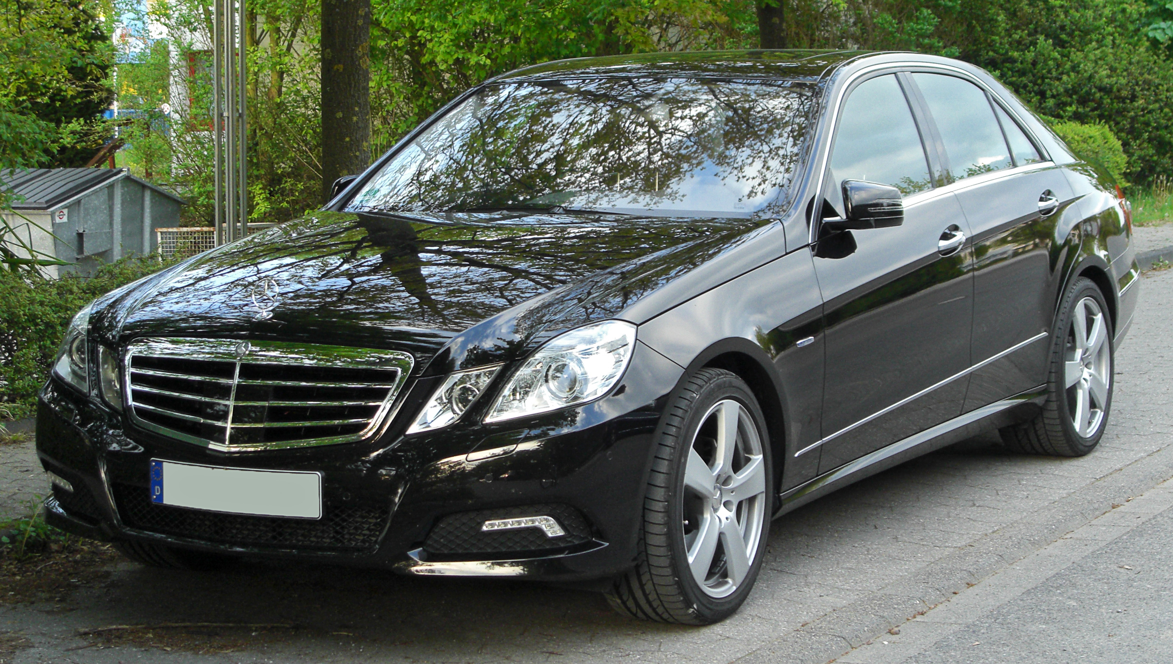 Mercedes E 250 CGI BlueEFFICIENCY Avantgarde (W212) front 20100516