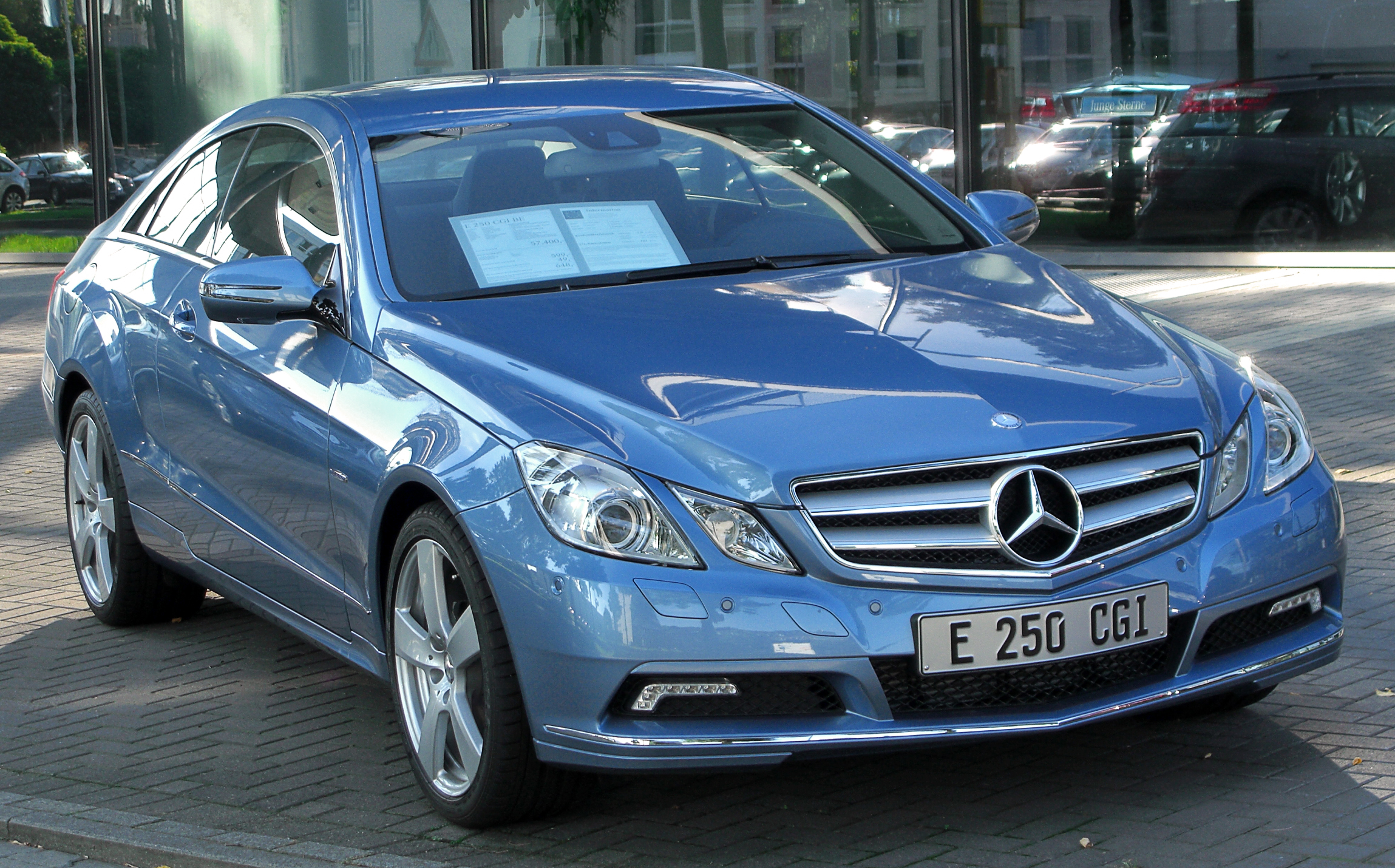 Mercedes E 250 CGI BlueEFFICIENCY Coupé (C207) front 20100821