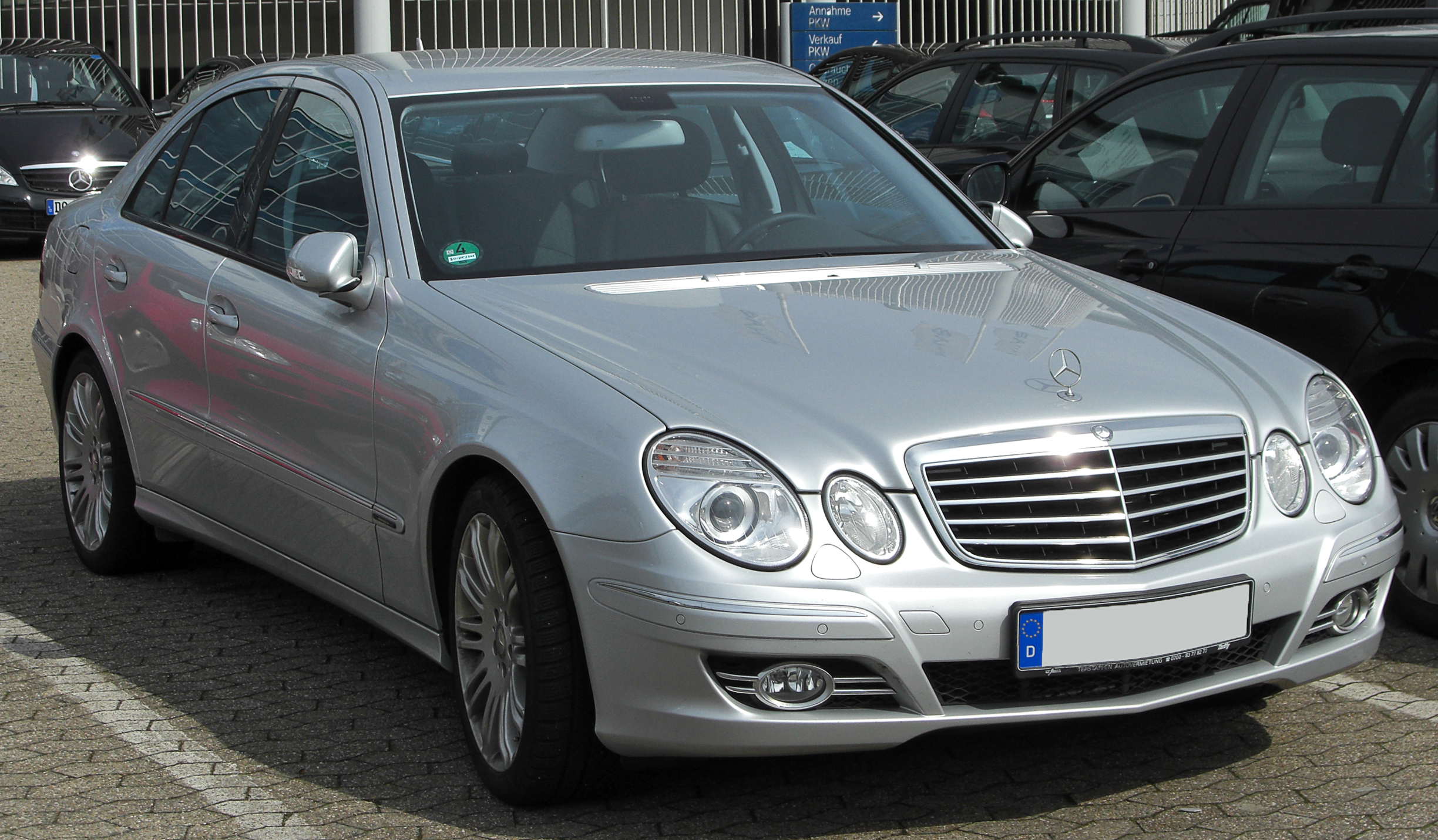 Mercedes E 350 Avantgarde Sportpaket (W211) front 20100402