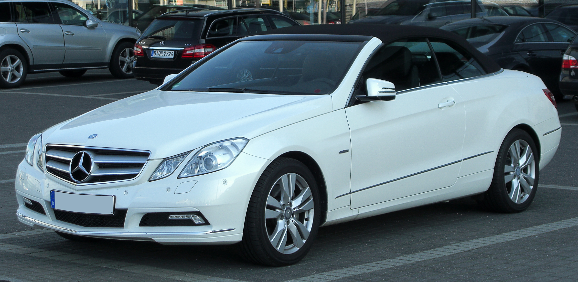 Mercedes E 350 CDI BlueEFFICIENCY Cabriolet (A207) front-1 20100821