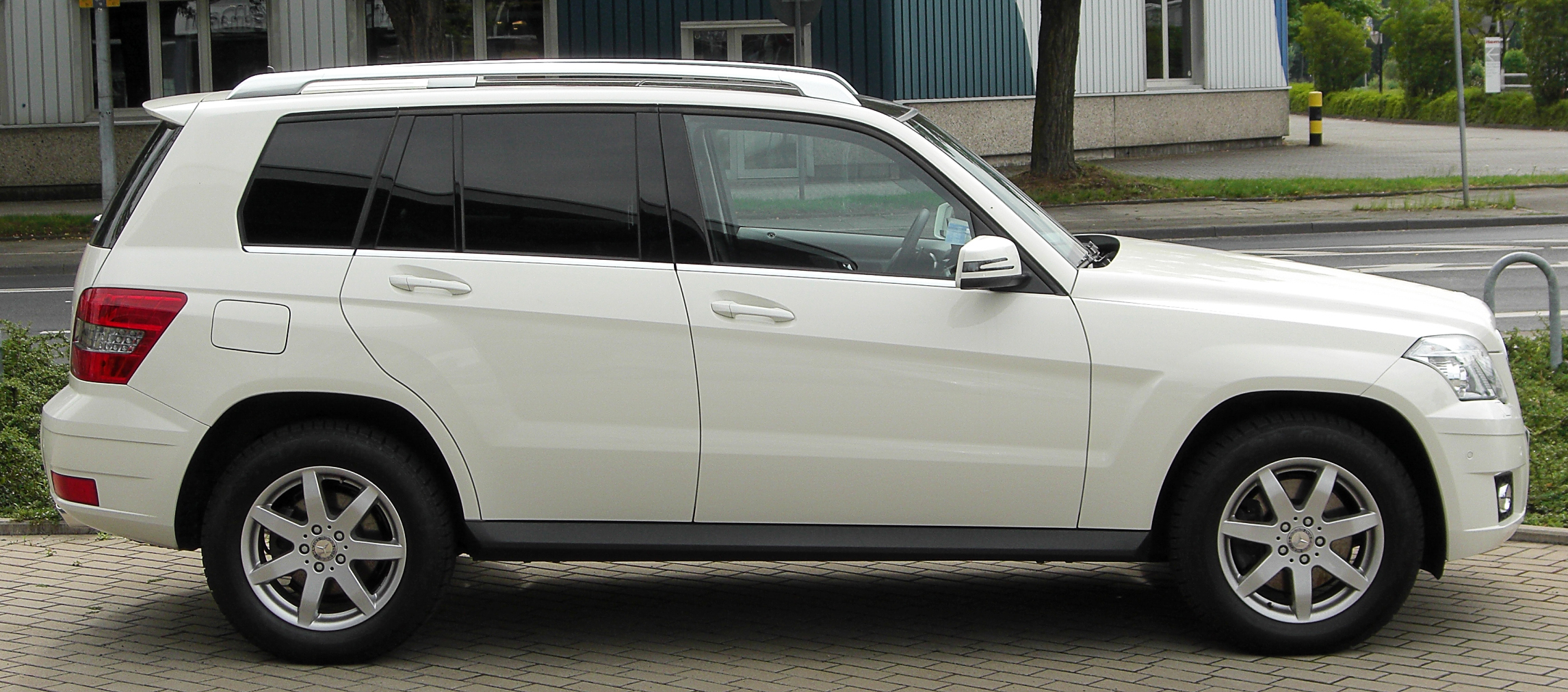 Mercedes GLK 350 CDI 4MATIC (X204) side 20100731