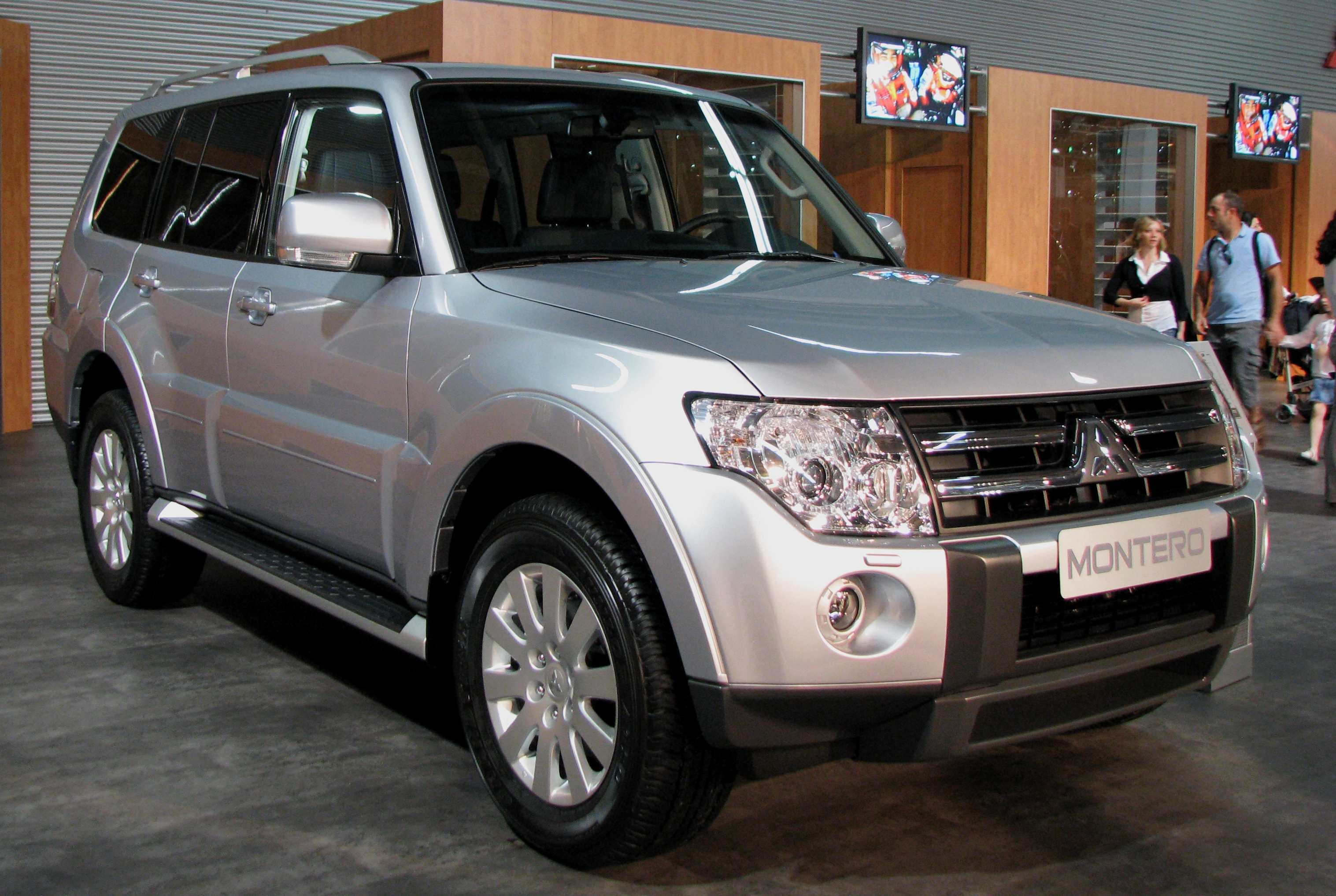 Mitsubishi Montero 4