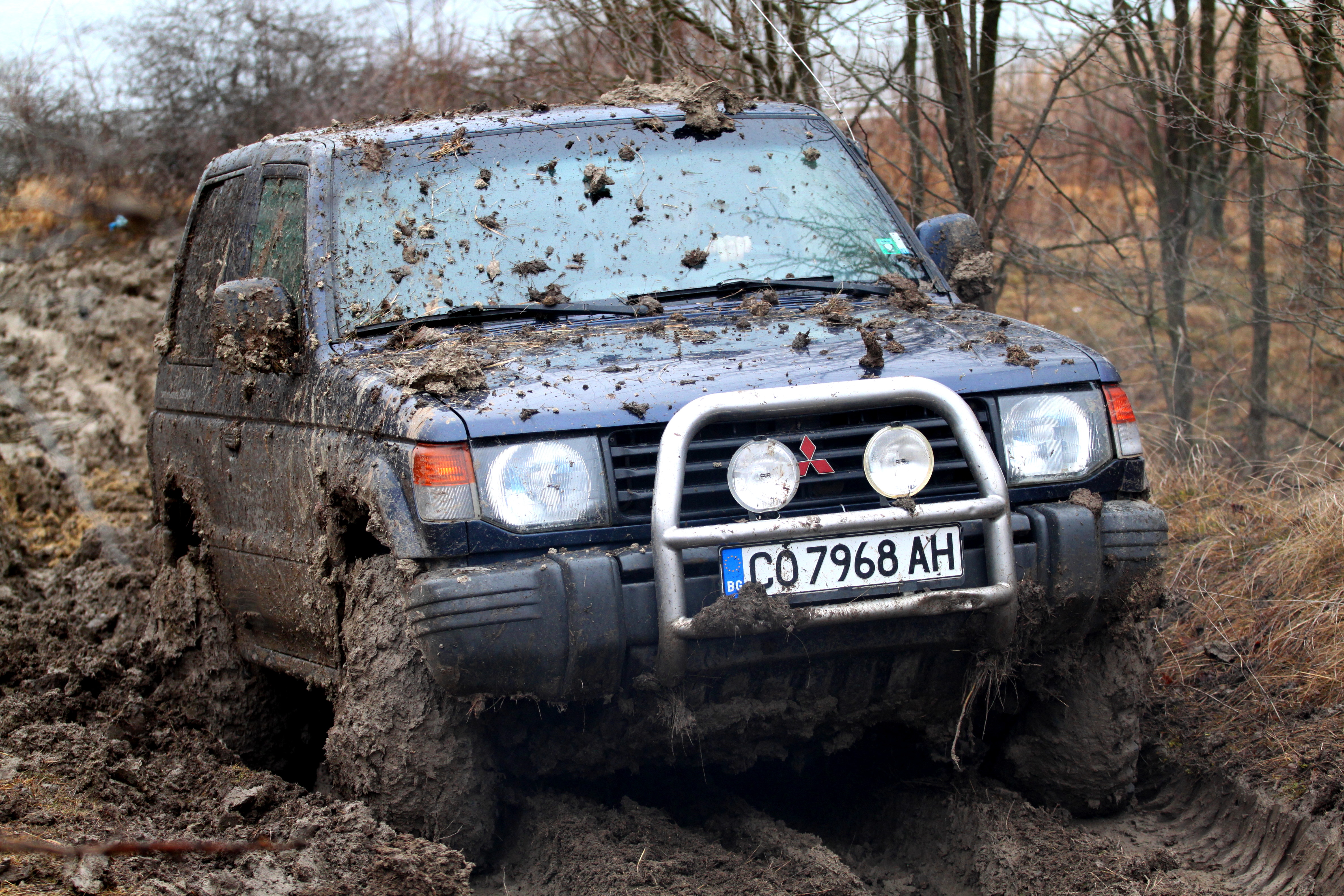 Mitsubishi Pajero in off-roading
