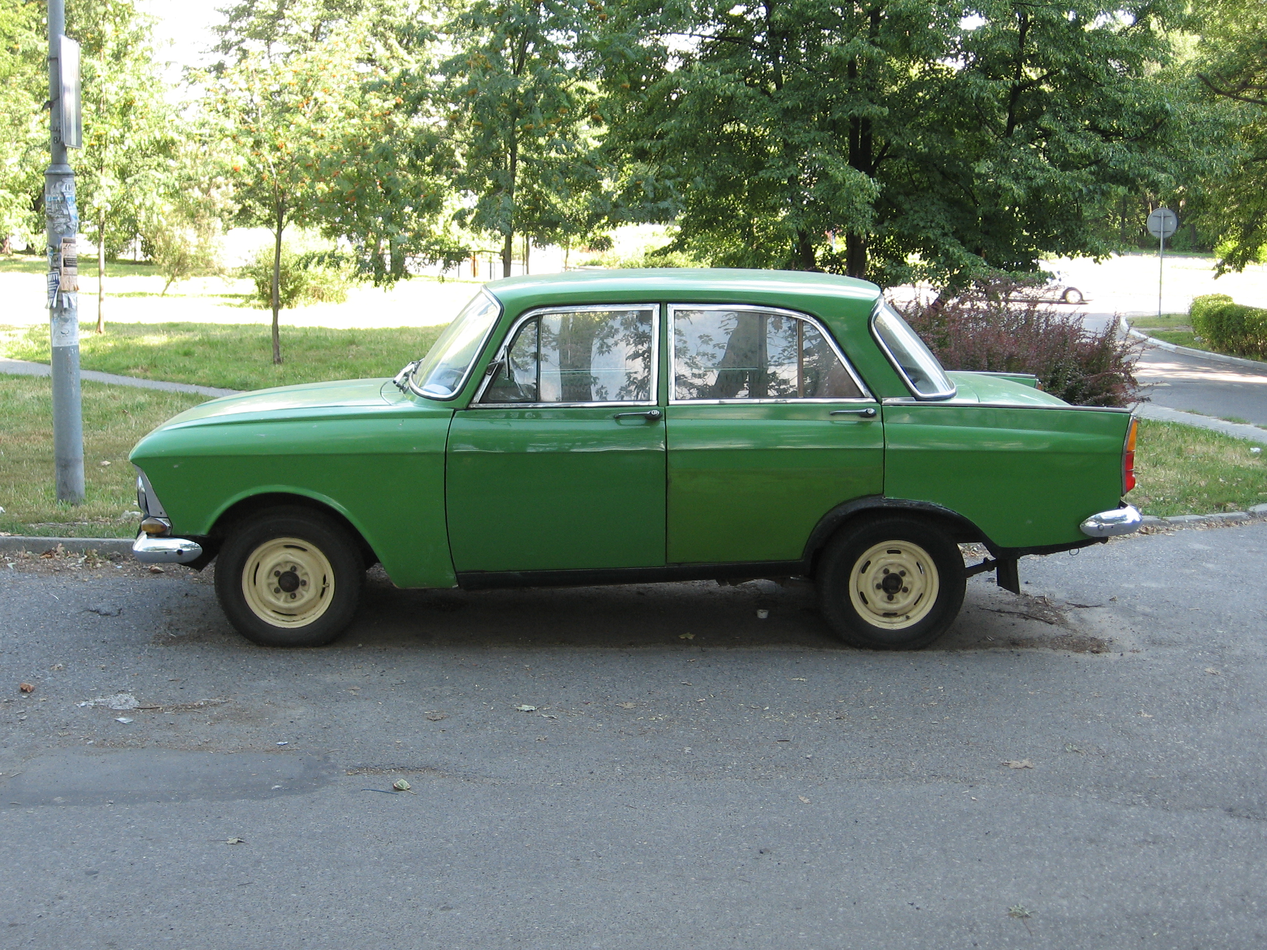 Moskvich green side