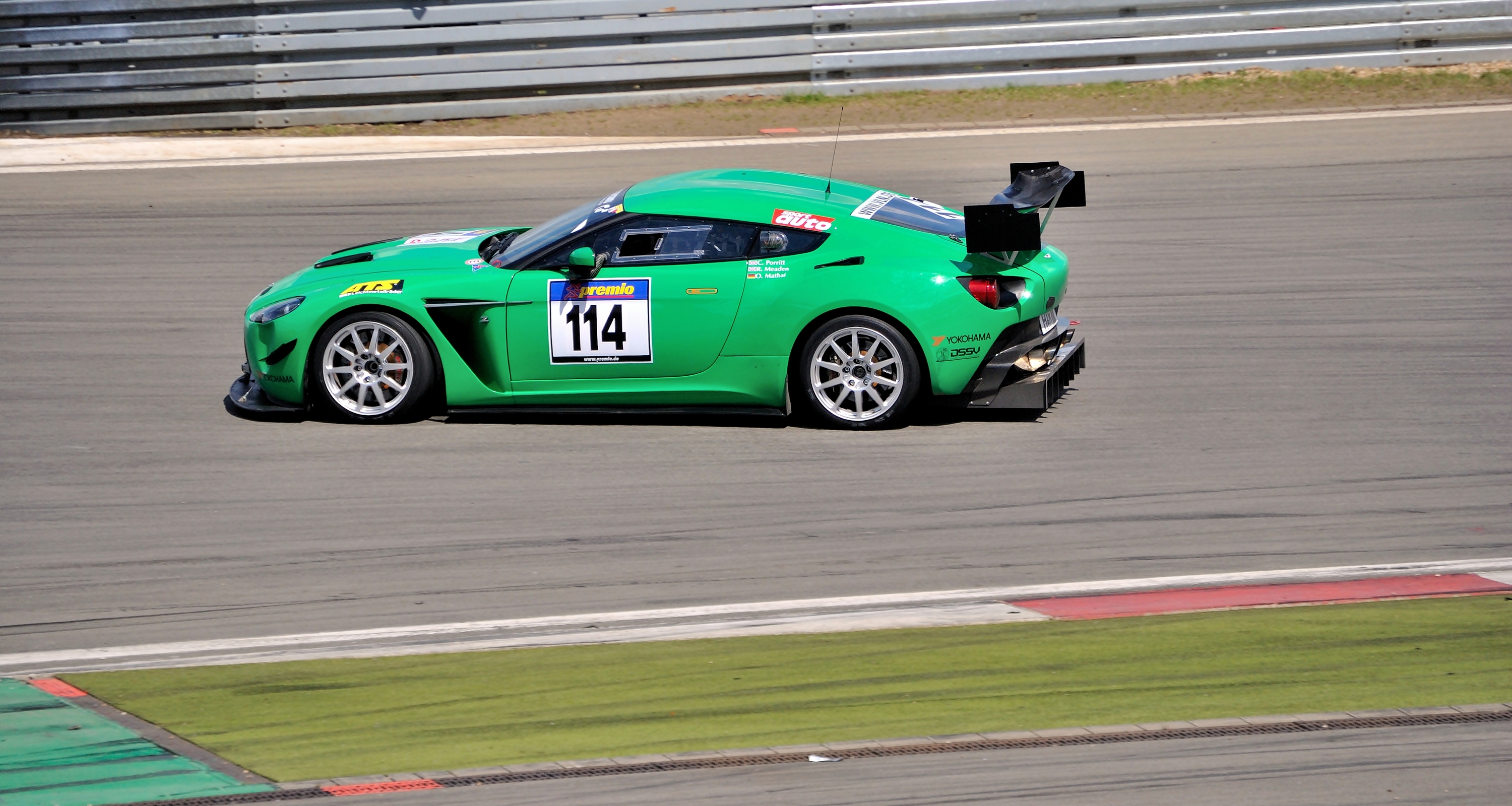Nürburgring, Tribüne 4, 2011-06 CN-02