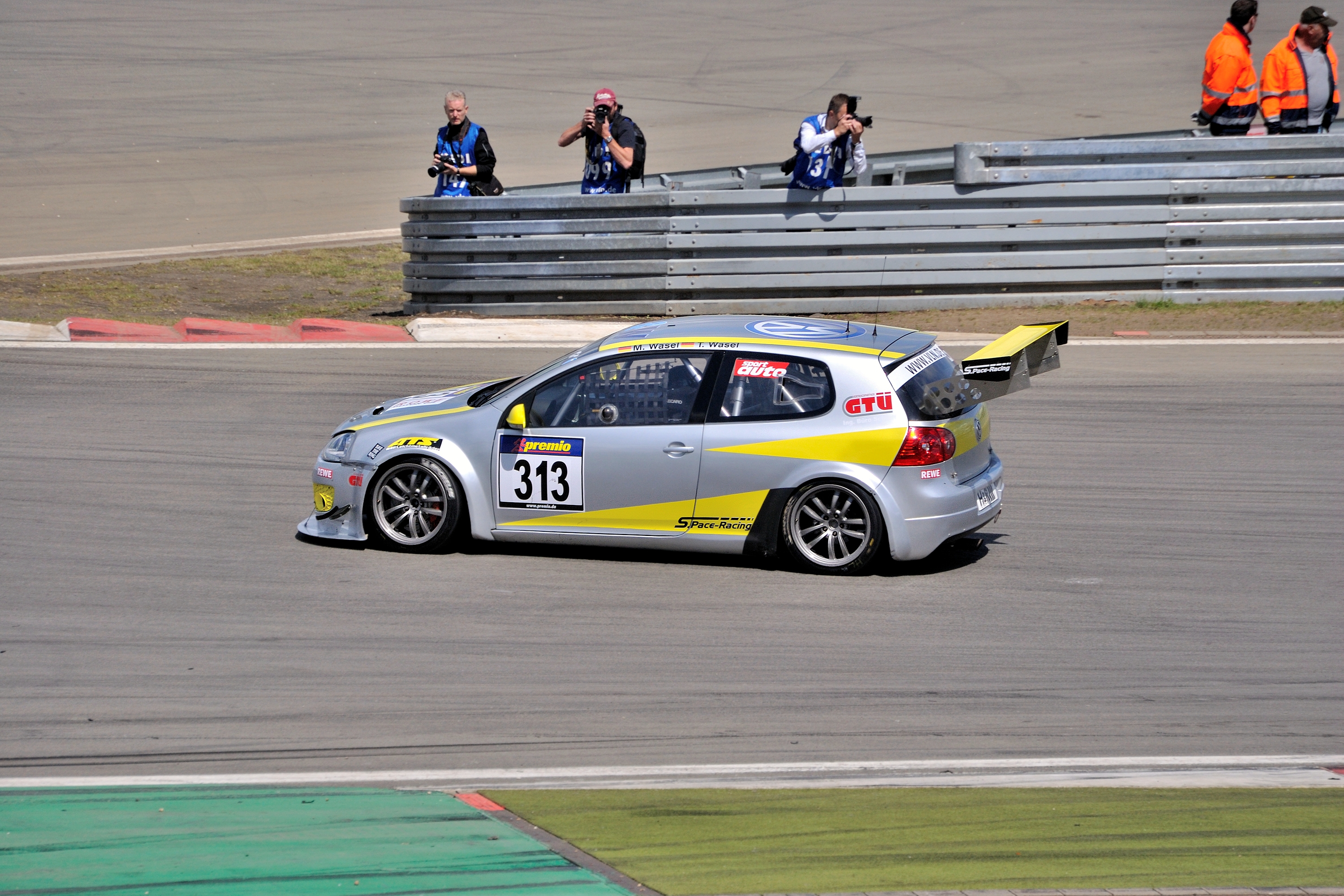 Nürburgring, Tribüne 4, 2011-06 CN-03