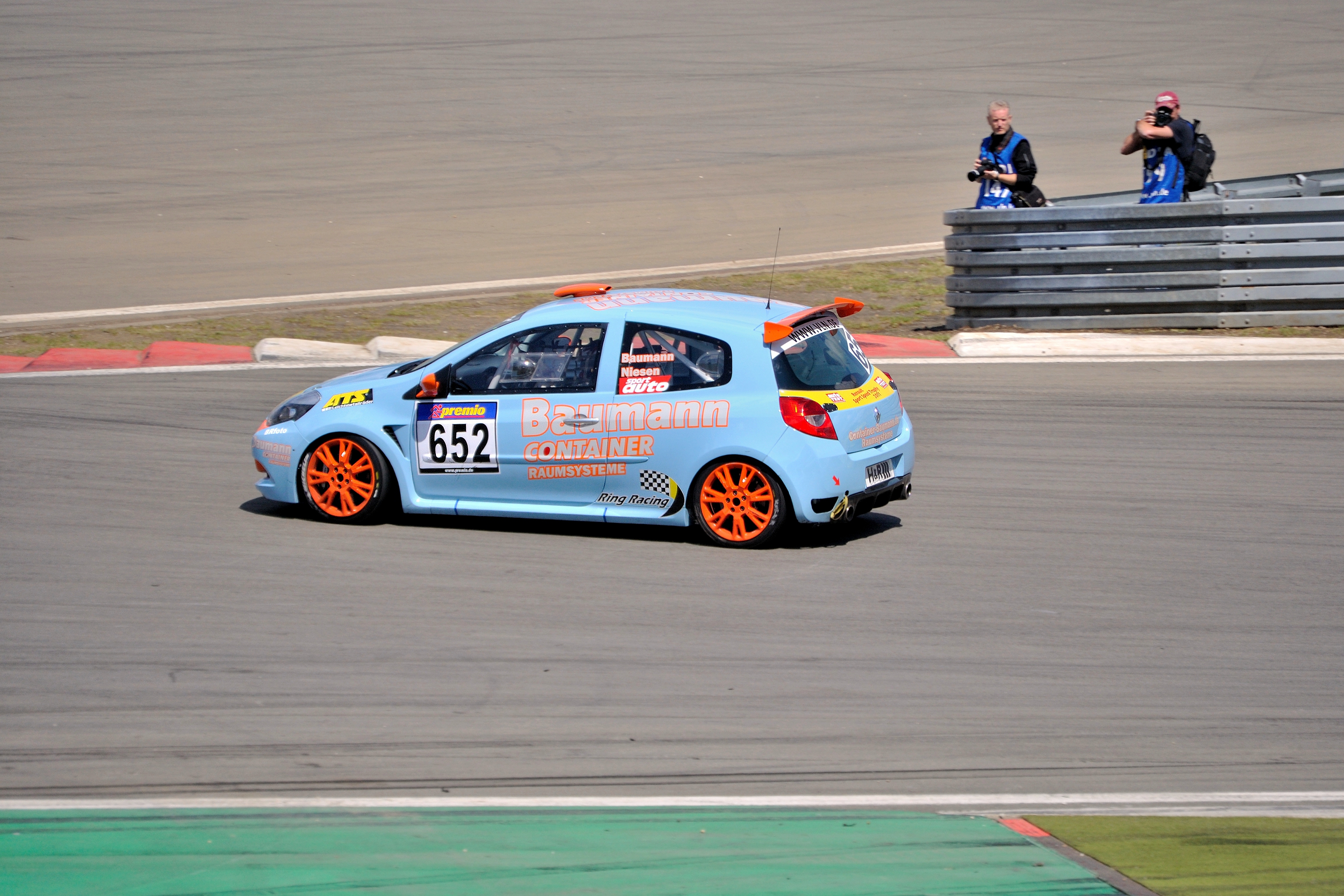 Nürburgring, Tribüne 4, 2011-06 CN-05