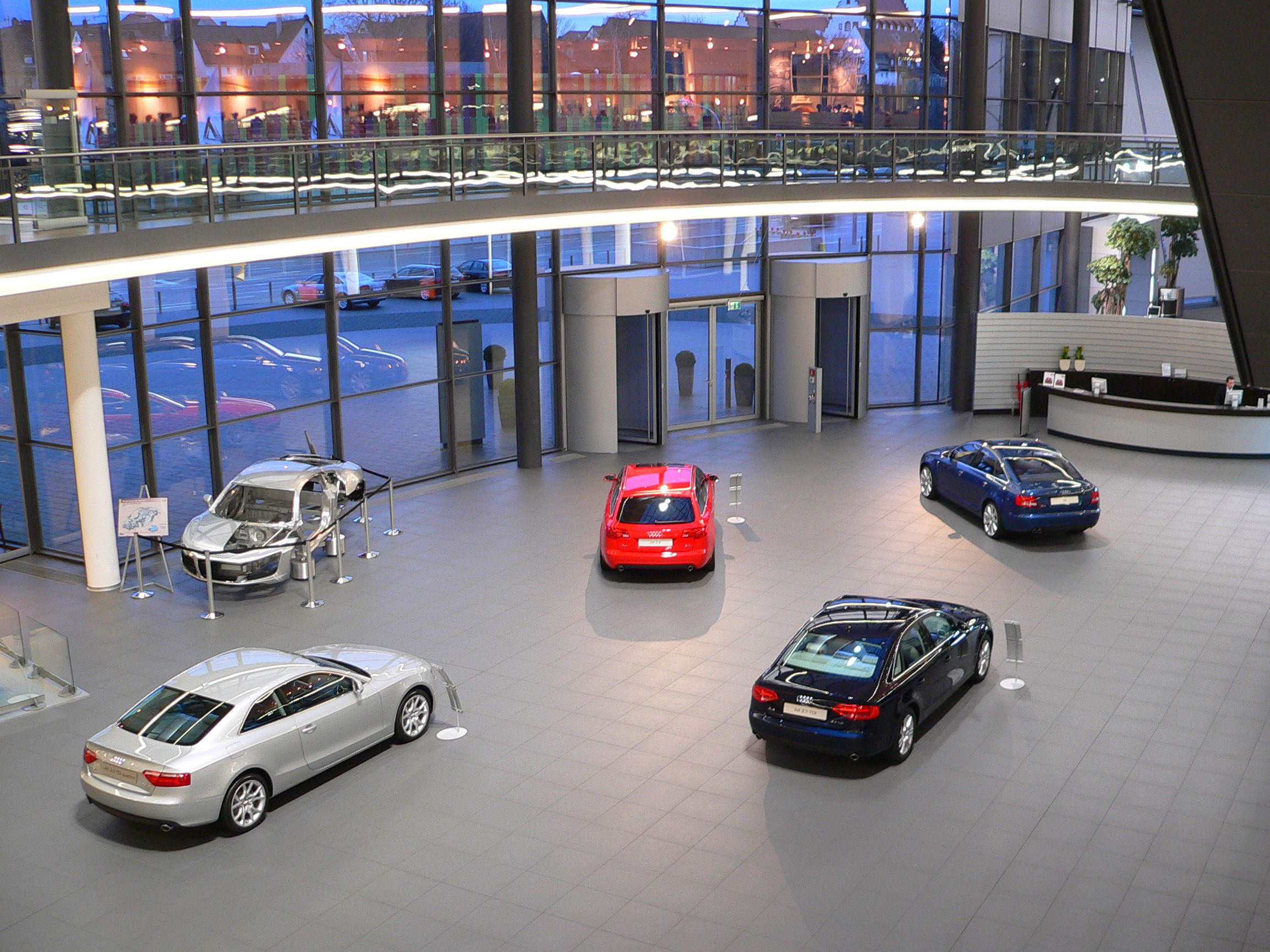 Neckarsulm-AudiForum-Innen-SO