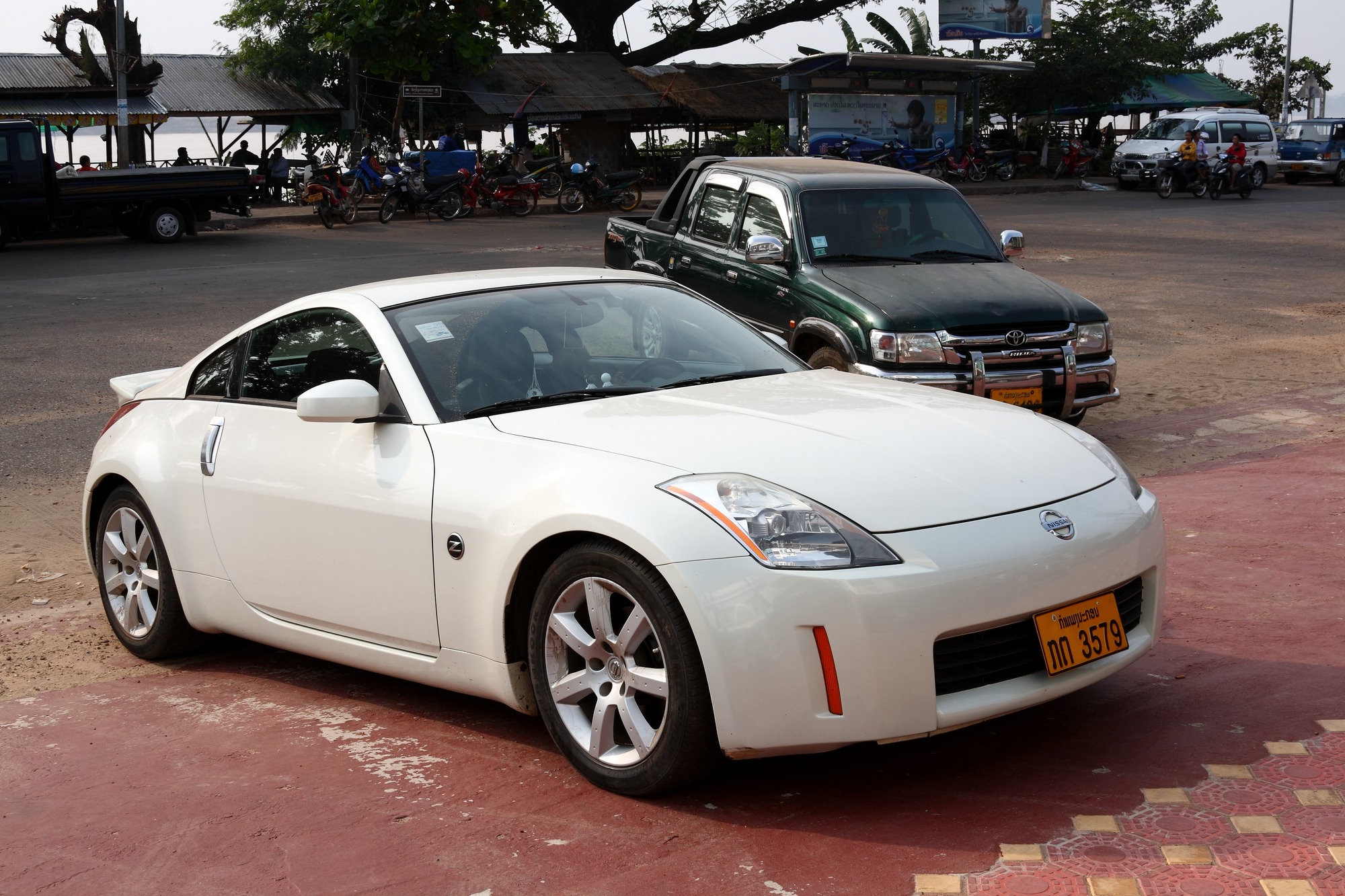 Nissan 350Z in Savannakhet Laos