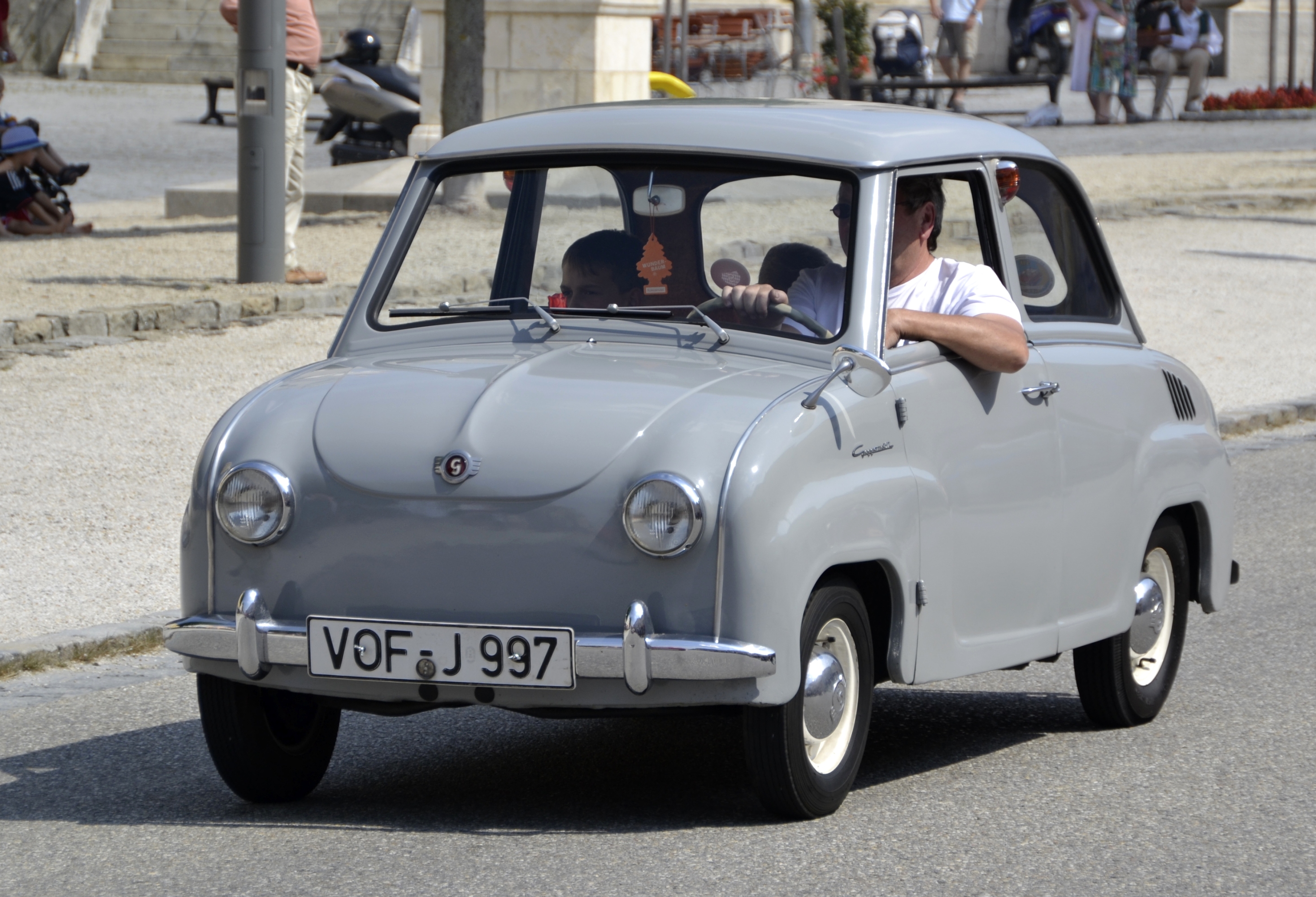 Oldtimerumzug Aidenbach 2013-08-18 - Goggomobil grau