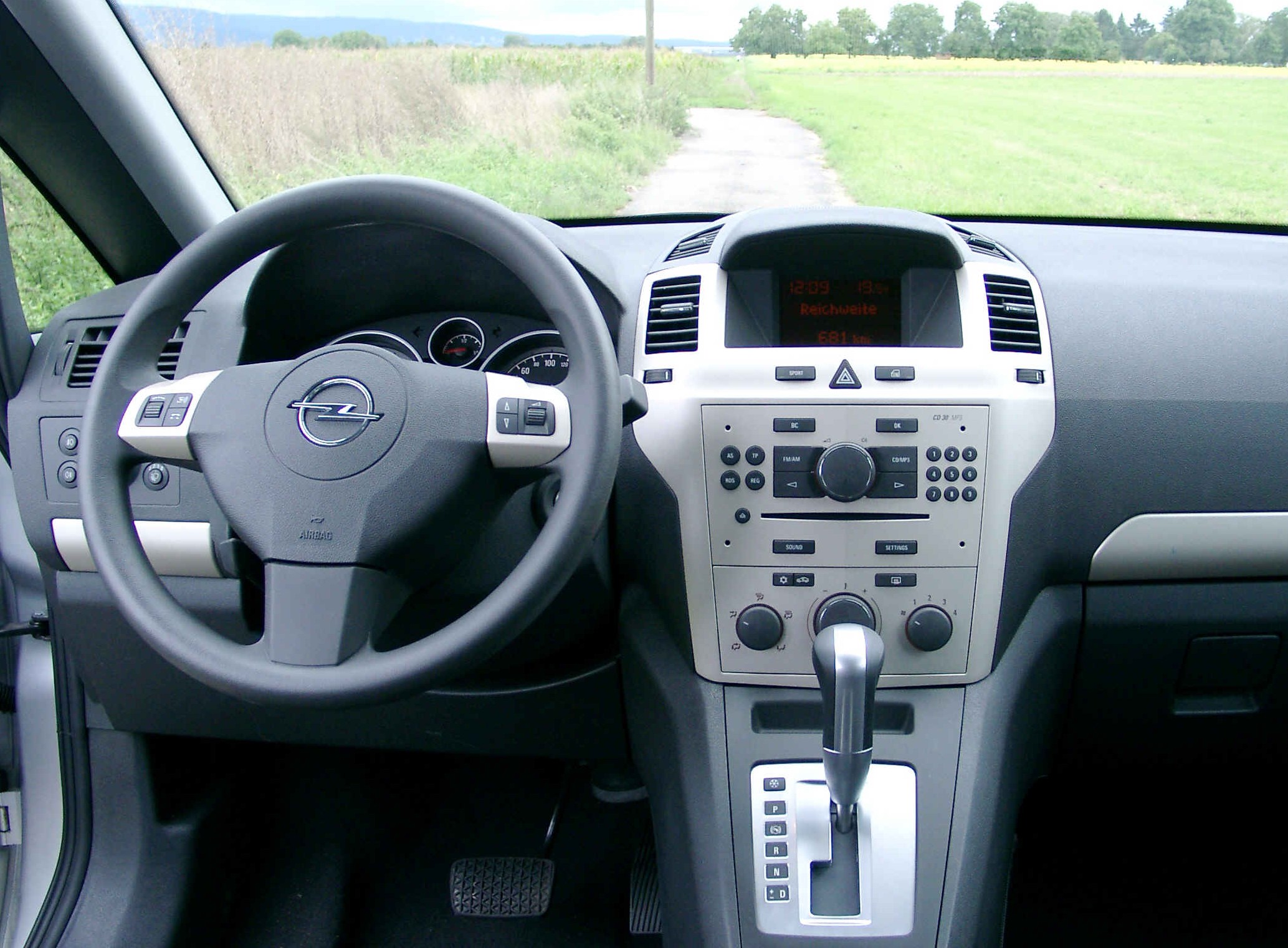 Opel Zafira inside 20080906