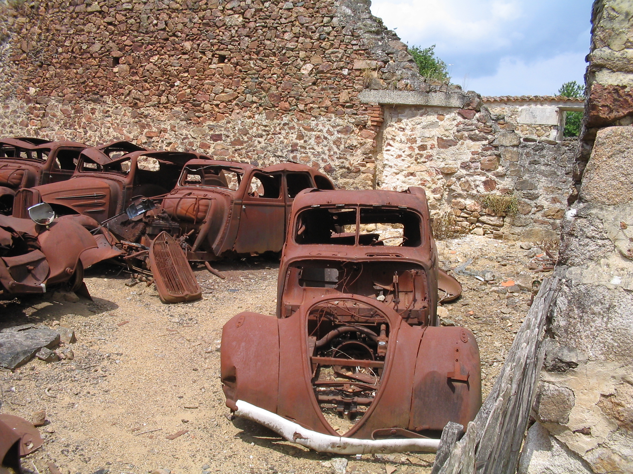 Oradour-sur-Glane-Cars-1263
