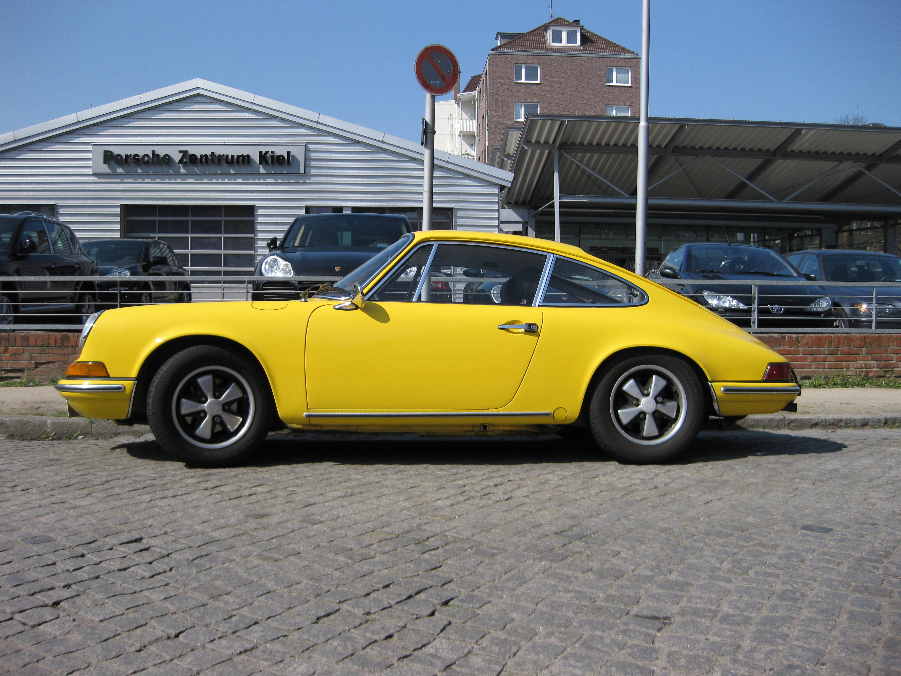 P911 1977 Sideview