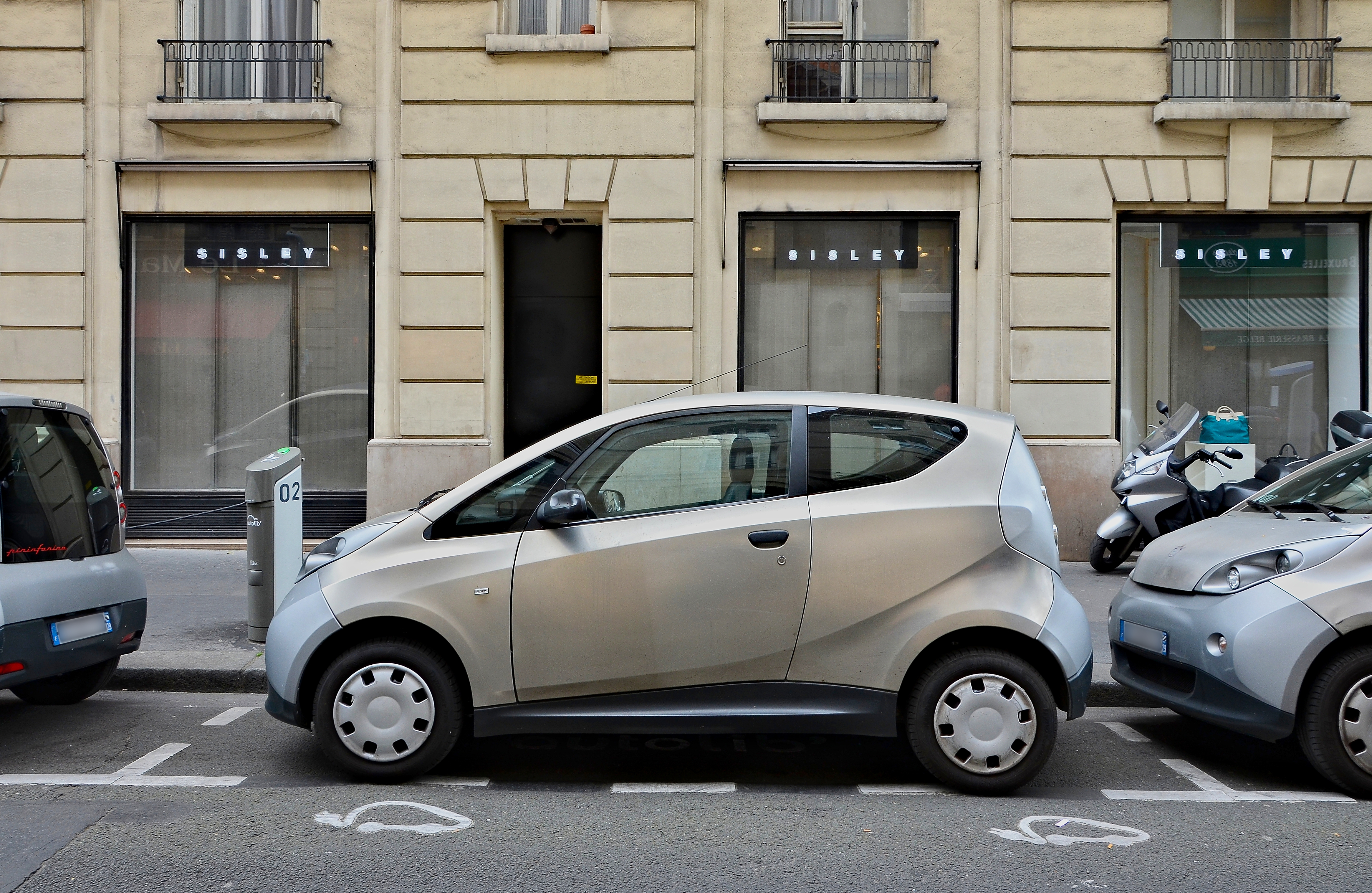Paris Bolloré Bluecar autolib rue de Montfaucon 2014