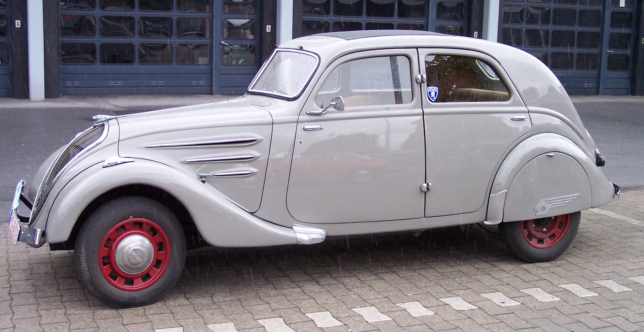 Peugeot 402 grey l