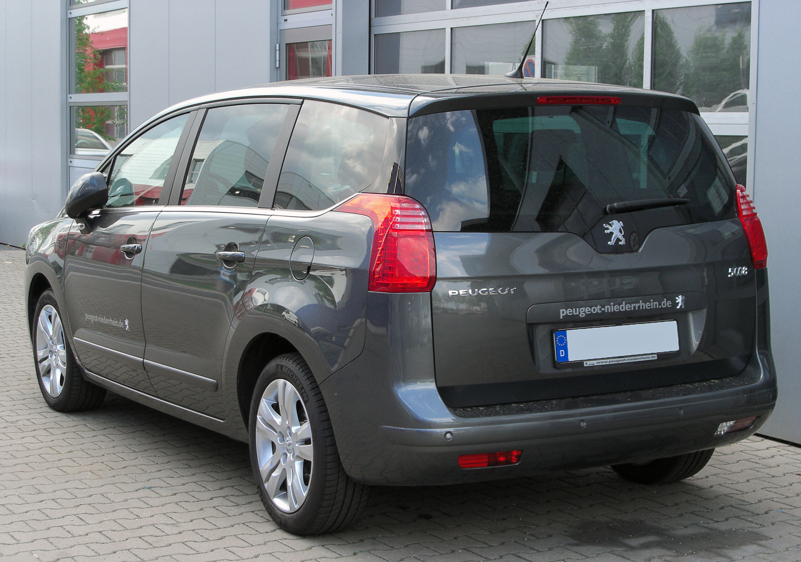 Peugeot 5008 rear-1 20100501