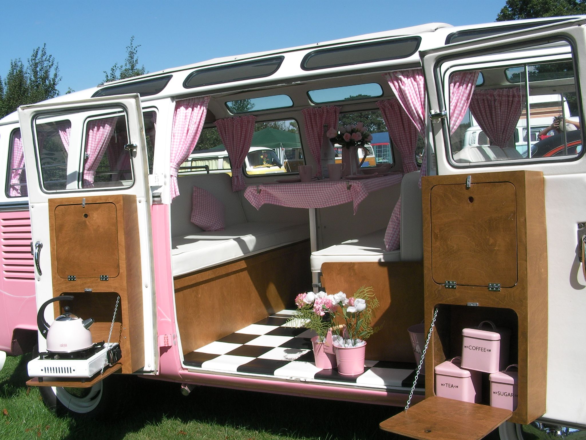 Pink VW campervan - 001 - Flickr - foshie