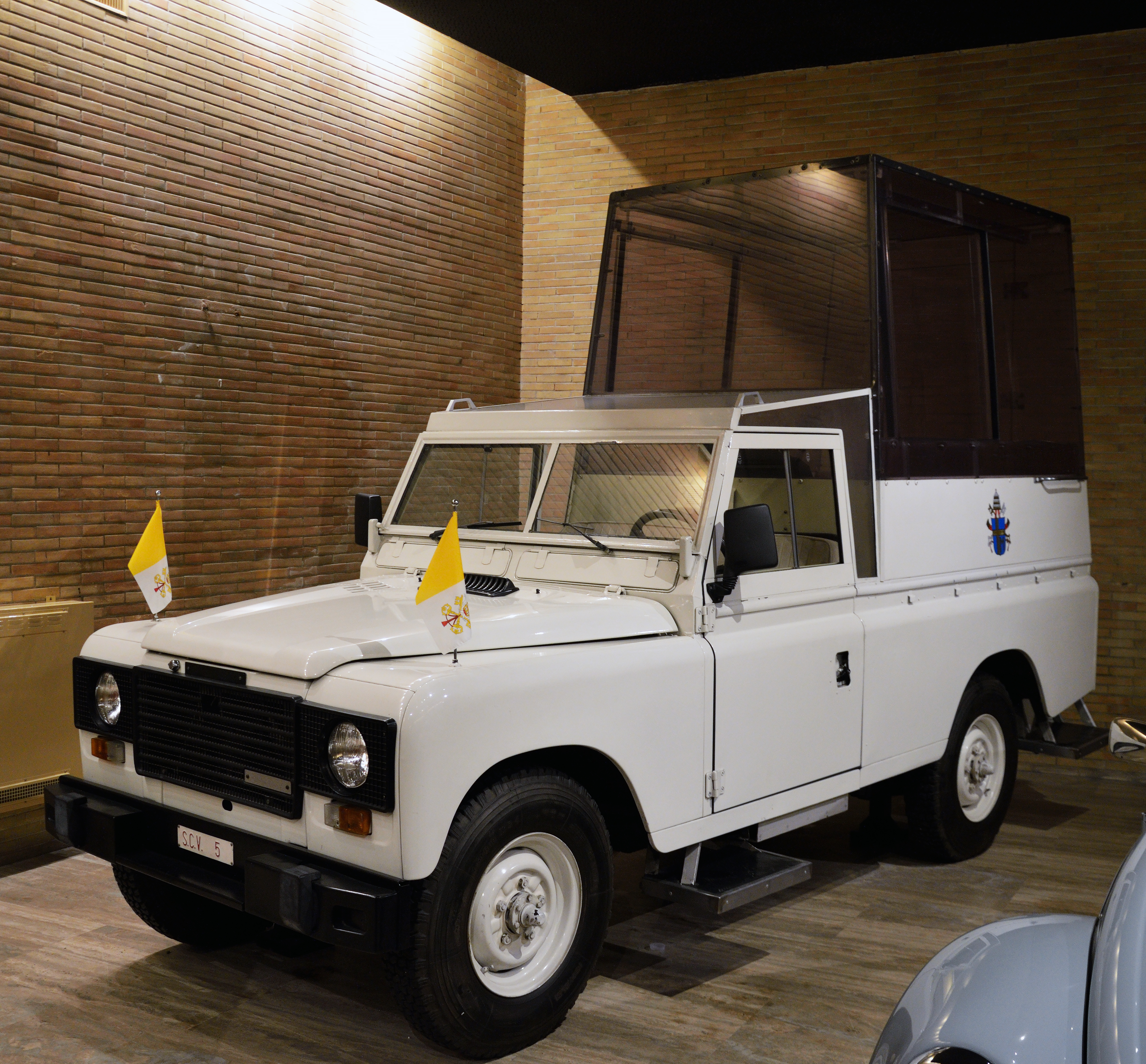 Popemobile Land Rover 110 SCV5