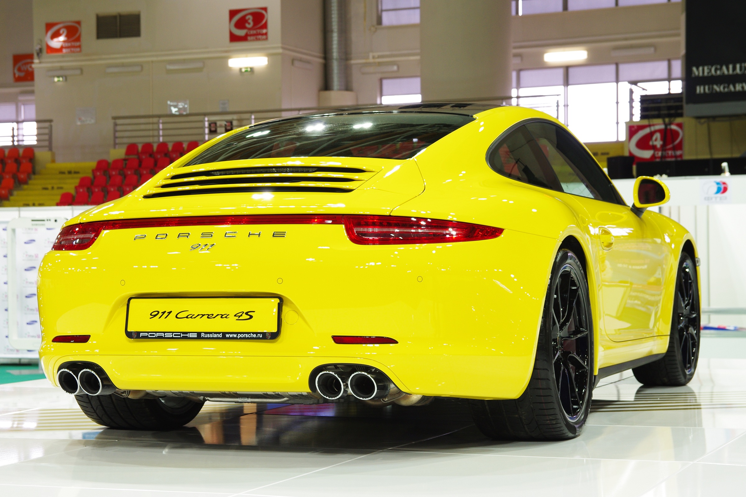 Porsche 911 4S 01