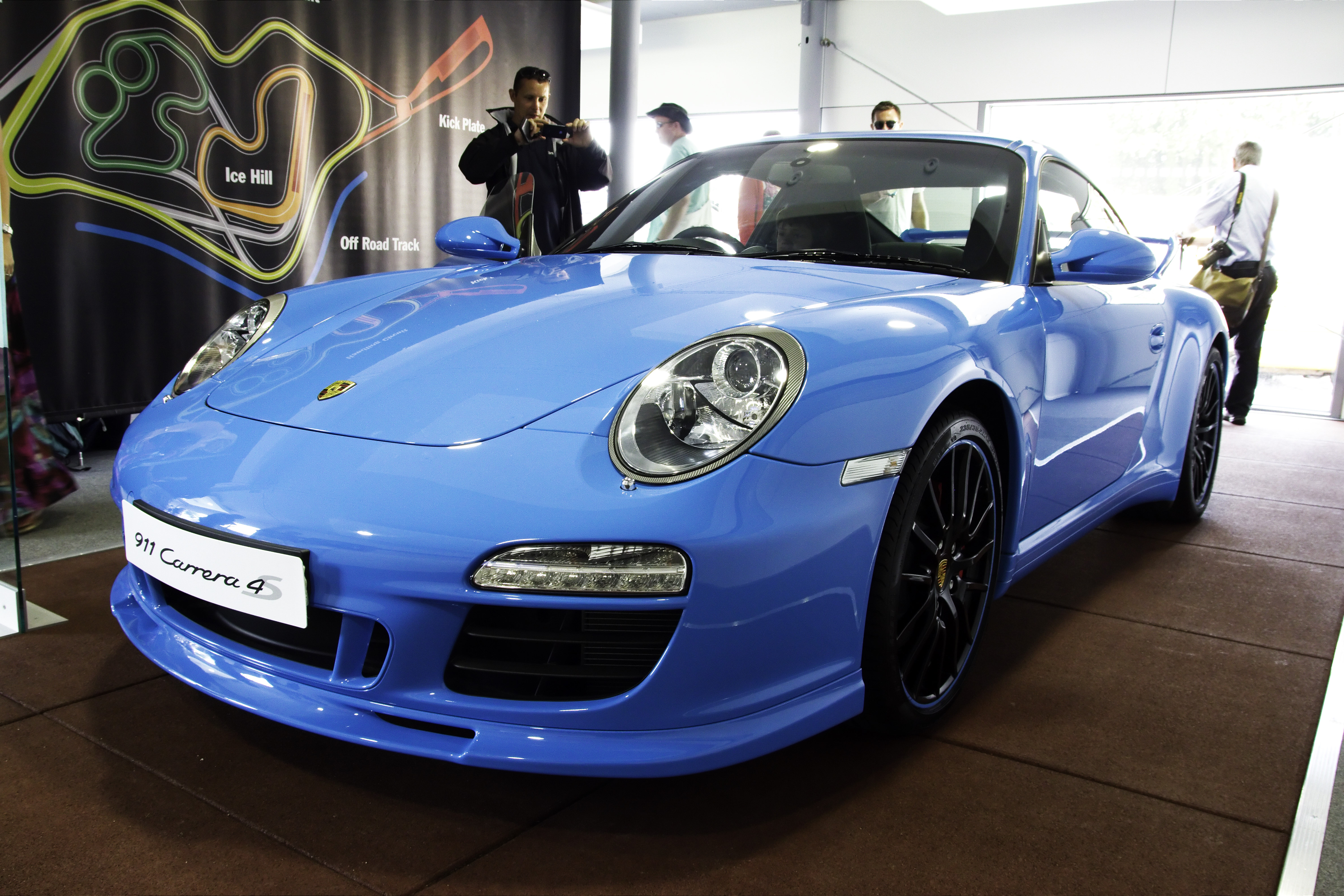Porsche Carerra 4S - Flickr - andrewbasterfield