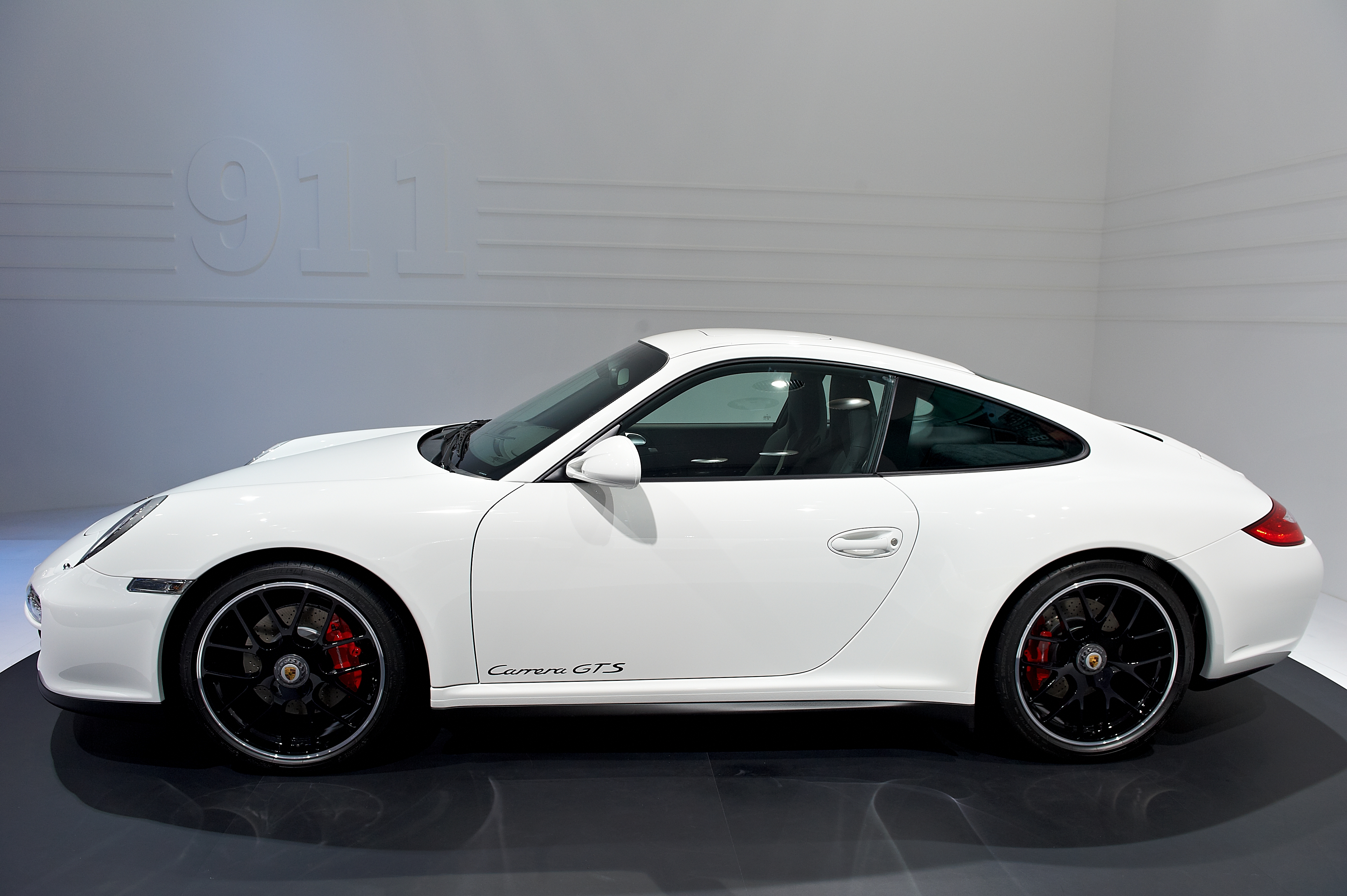 Porsche Carrera GTS (side)
