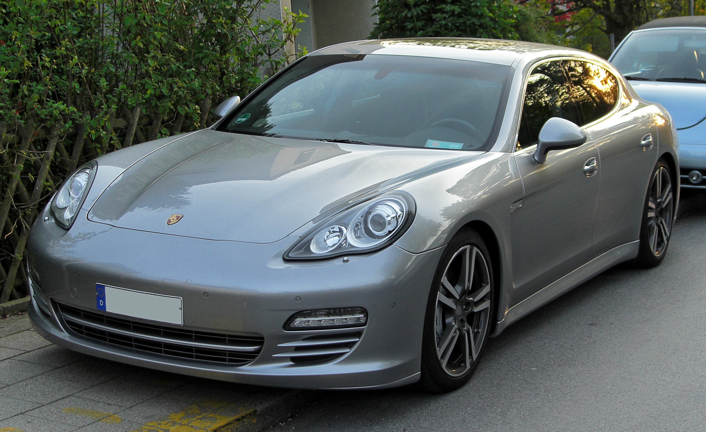Porsche Panamera 4S front 20100428