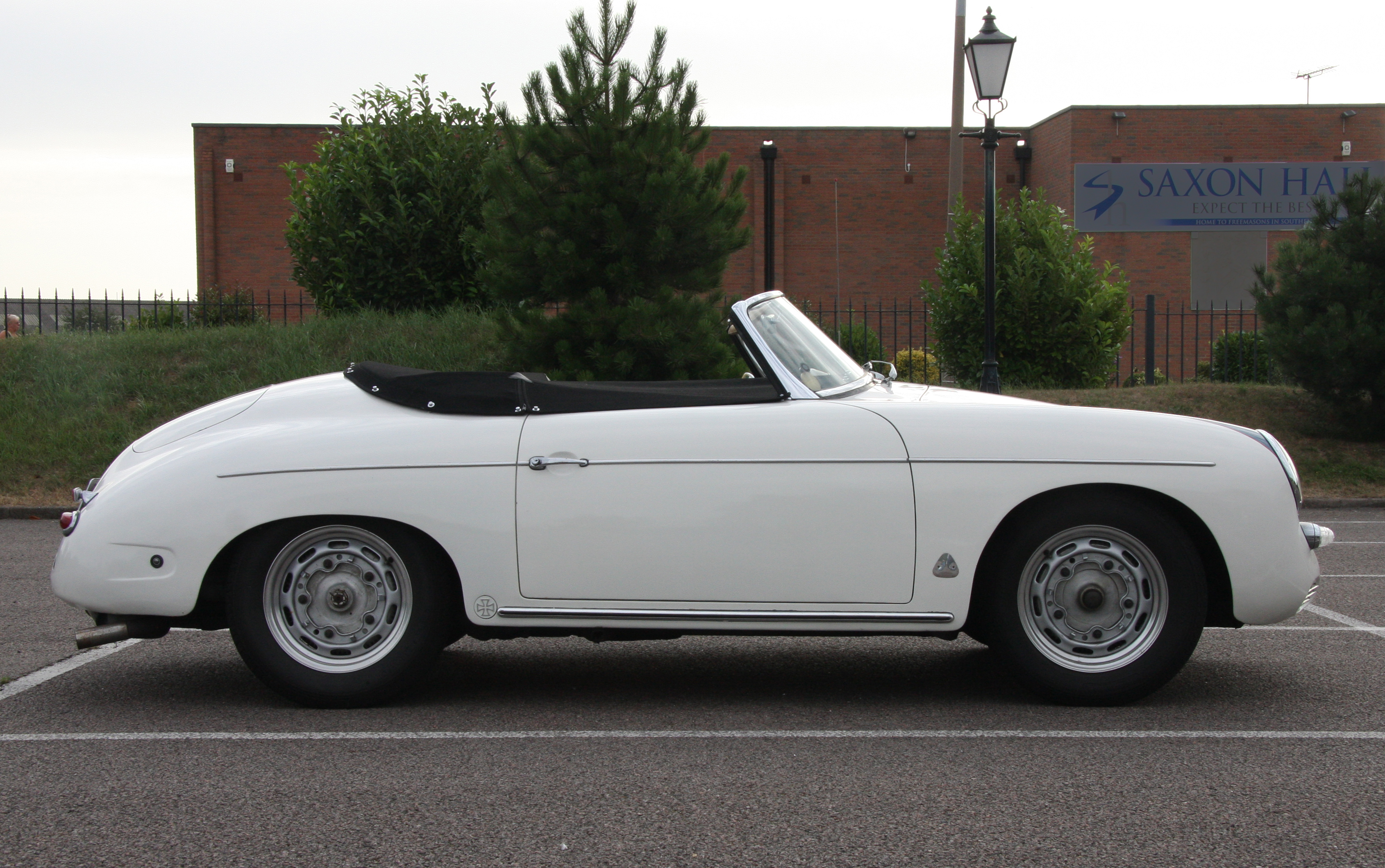 PorscheRoadster-side