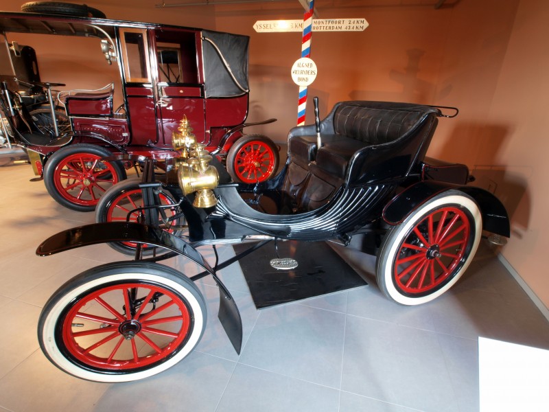 1903 Duryea Four-wheeled Gasoline Surrey p1