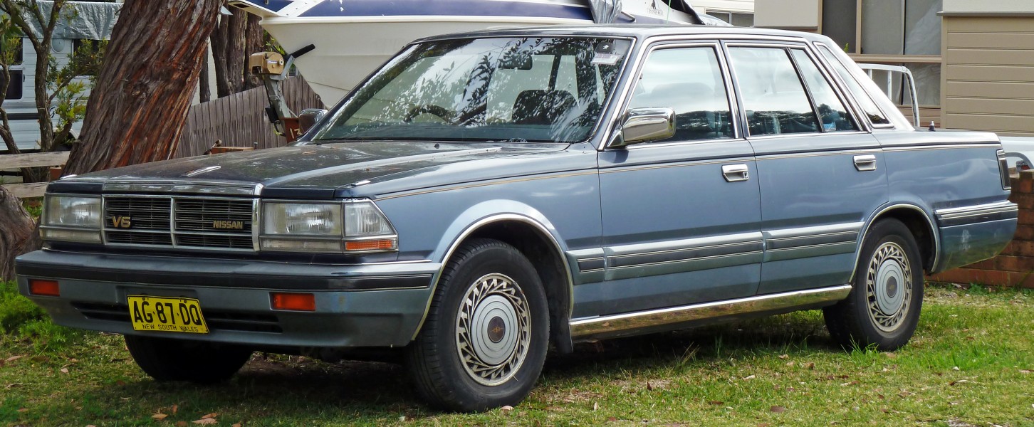 1987 Nissan 300C (Y30) sedan (2010-09-23)