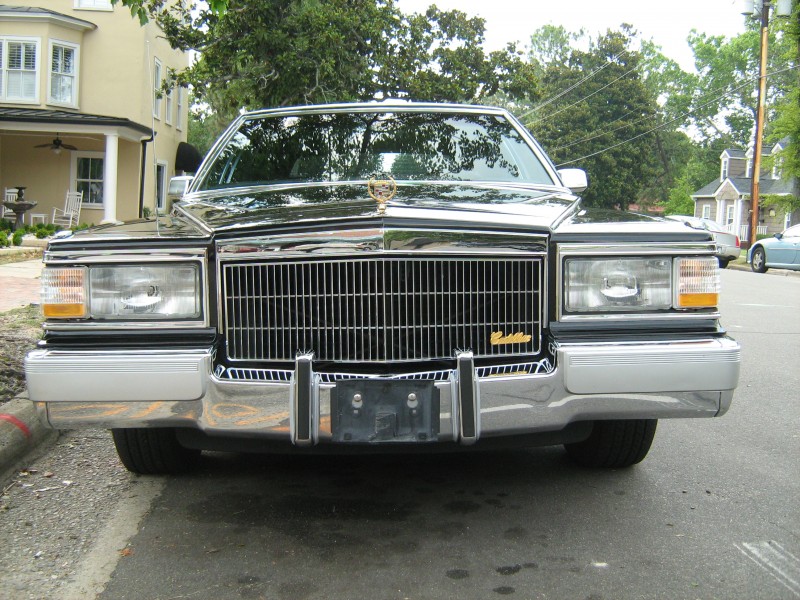 1991 Cadillac Fleetwood gold-edition black gril