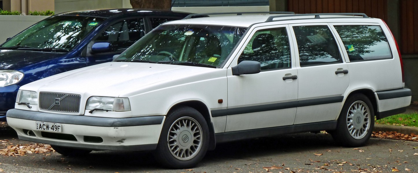 1994-1997 Volvo 850 SE 2.5 station wagon (2011-01-13)