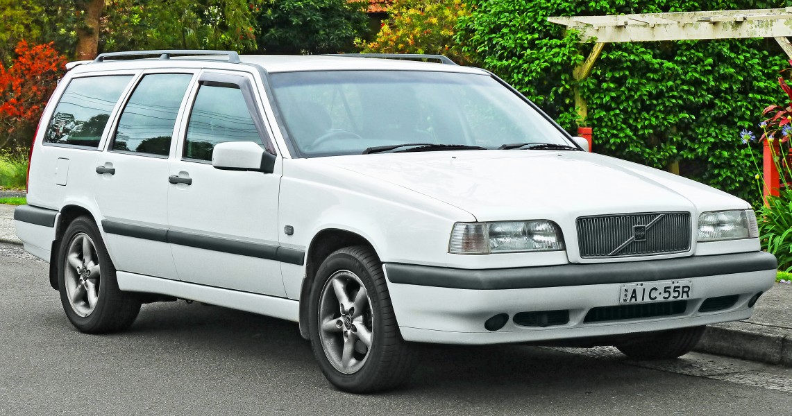 1996-1997 Volvo 850 AWD station wagon (2011-11-18) 01
