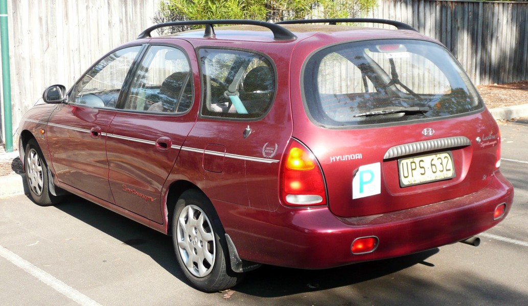 1996-1998 Hyundai Lantra (J2) SE Limited Edition Sportswagon 01
