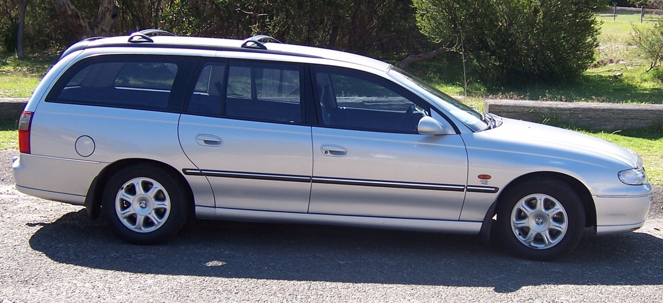 1997-1999 Holden VT Berlina station wagon 01
