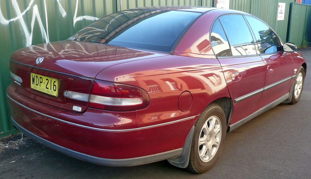 1999-2000 Holden VT II Commodore Olympic Executive sedan 04