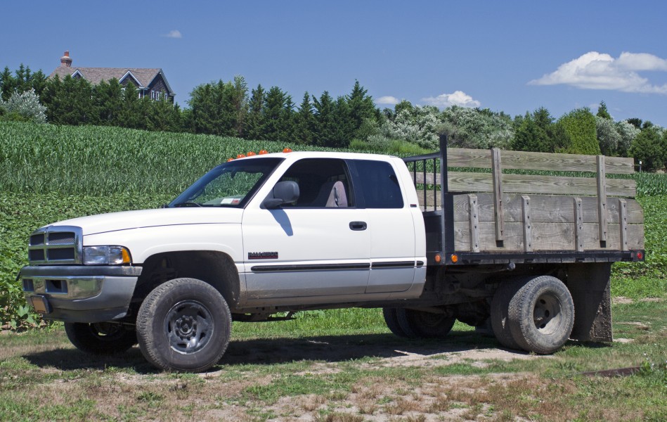 1999 Dodge Ram Cab 2500 4x4 stakebed