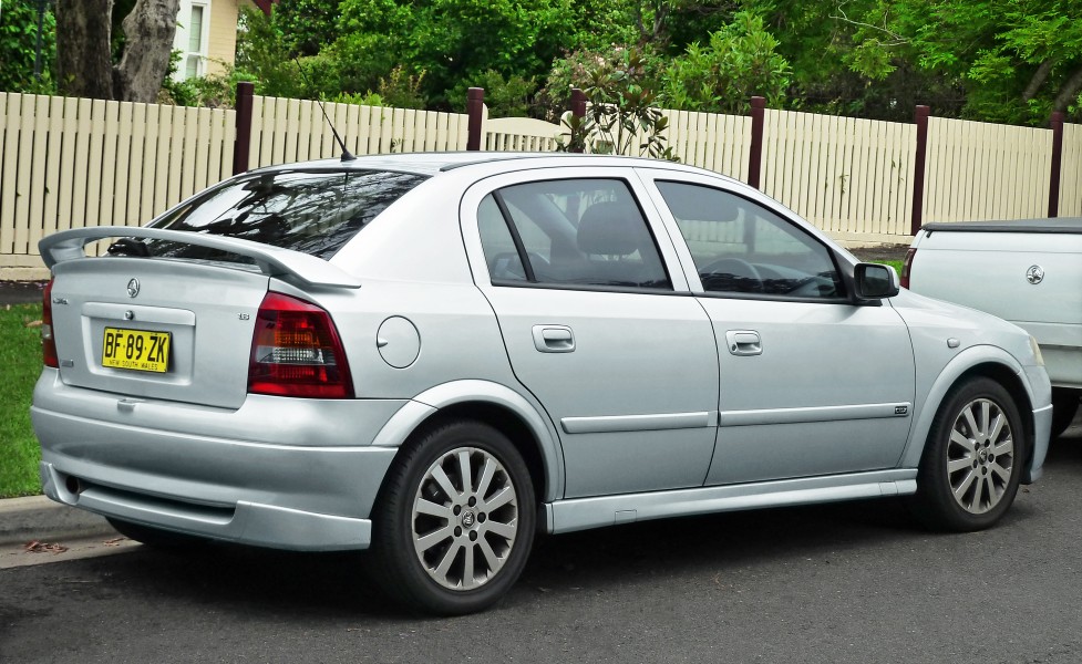 2002-2004 Holden Astra (TS) CDX 5-door hatchback (2011-11-18)