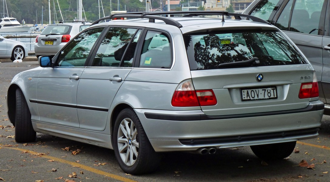2002-2005 BMW 320i (E46) Touring (2011-01-13)