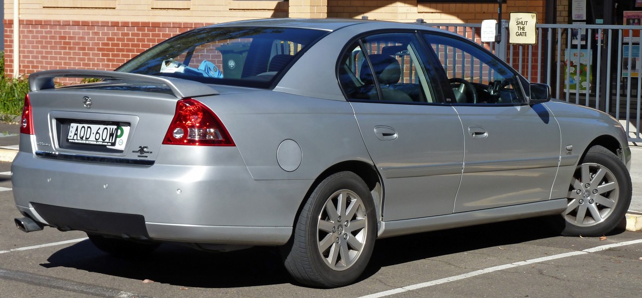 2003-2004 Holden VY II Commodore 25th Anniversary sedan (2010-08-01)