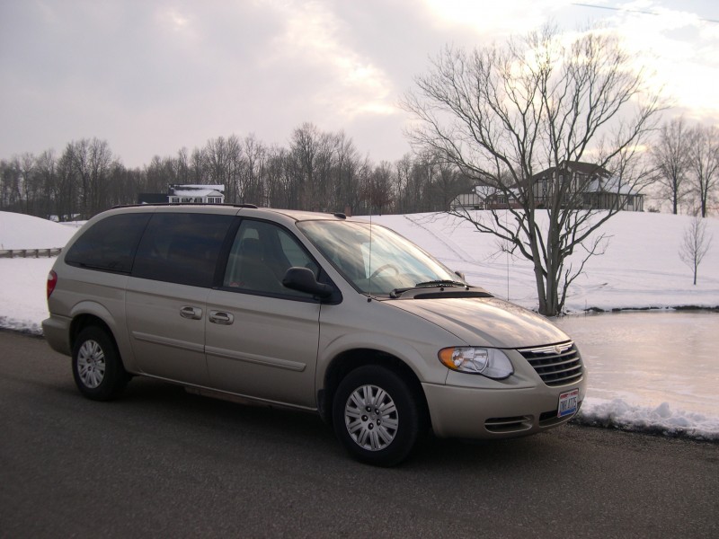 2005 Chrysler Town and Country LX