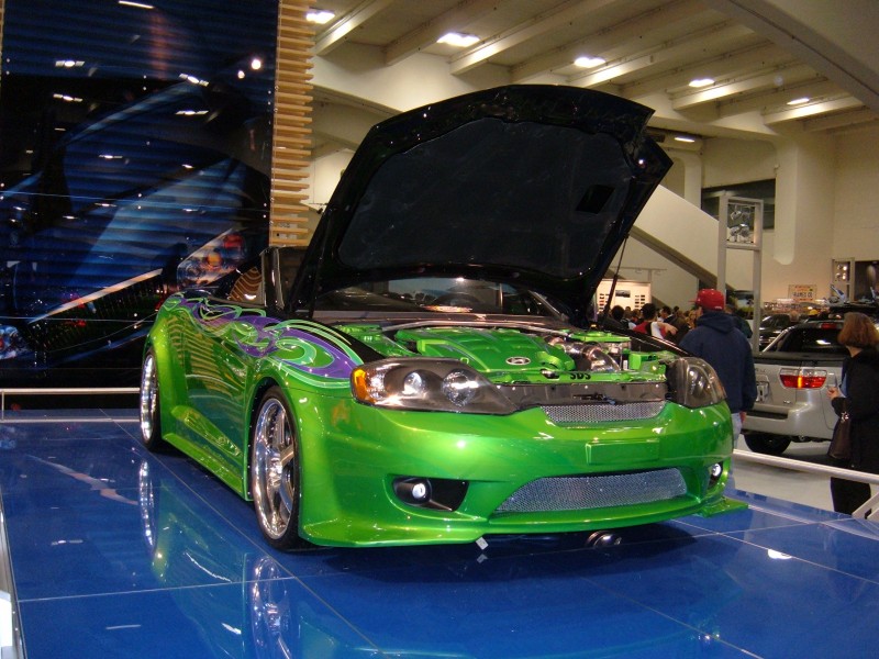 2005 customized green Hyundai Tiburon front