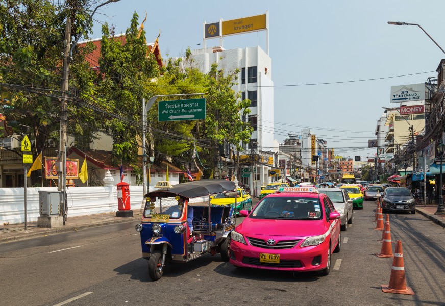 2016 Bangkok, Dystrykt Phra Nakhon, Ulica Chakrabongse (06)